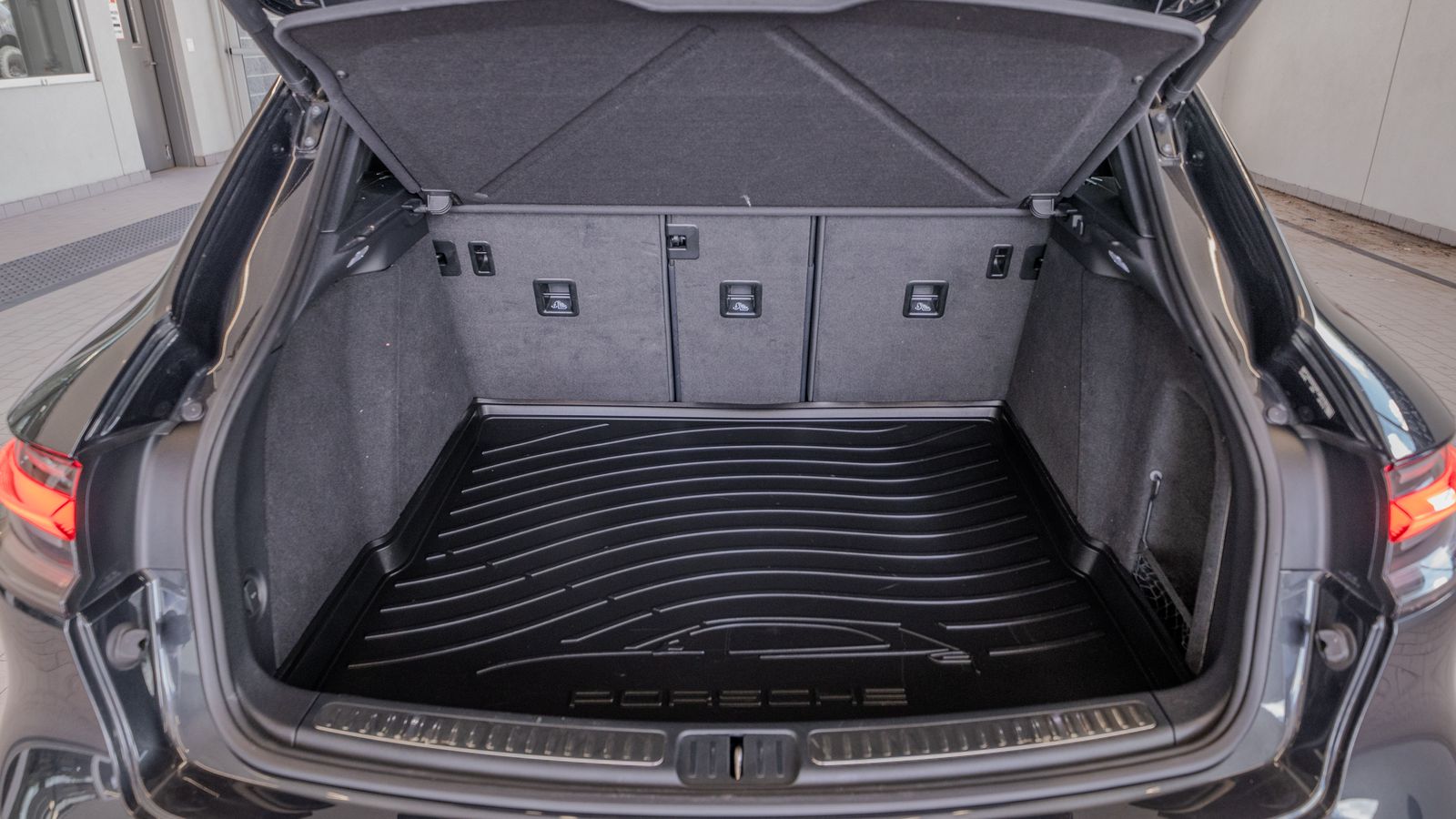 2023 Porsche Macan Base — foto completa 34 de 35