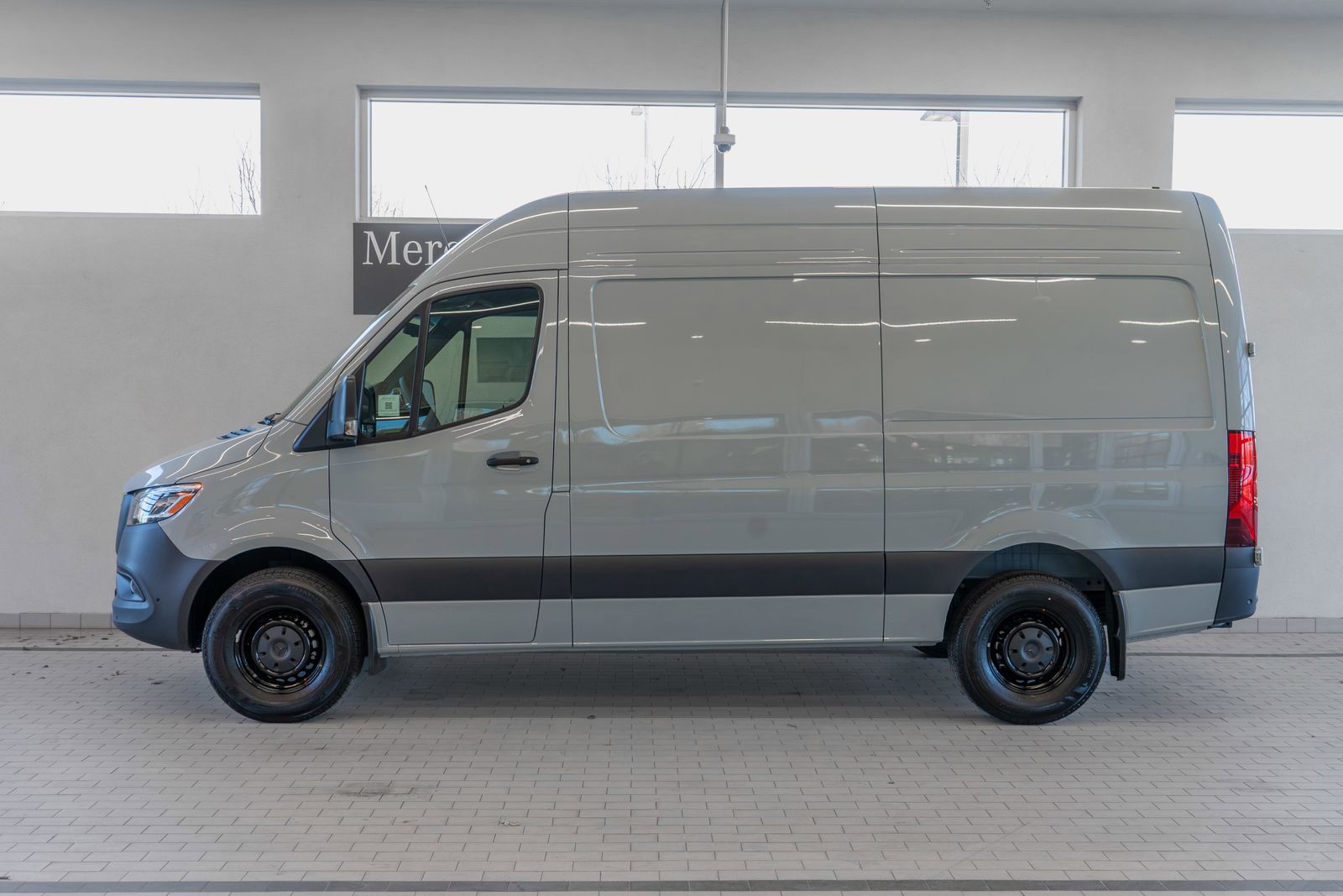 2025 Mercedes-Benz Sprinter 2500 Cargo 144 WB — full photo 2 of 34