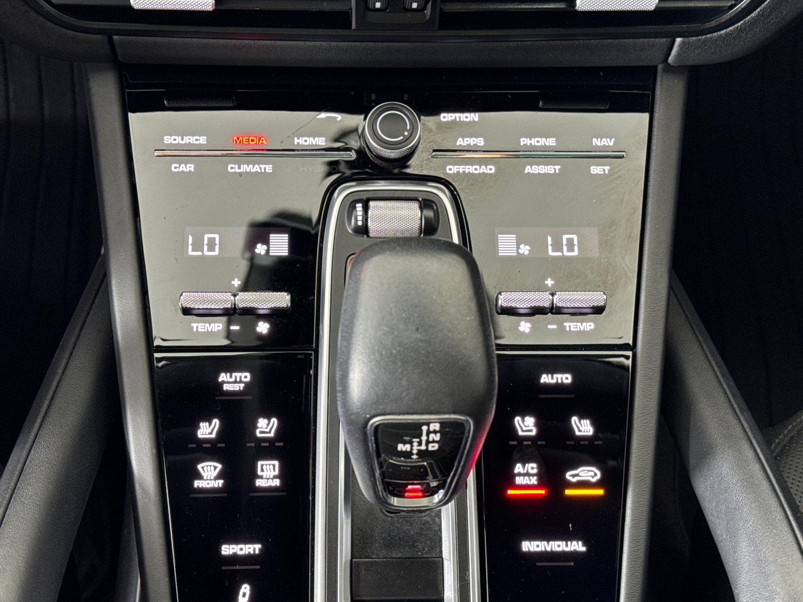 2023 Porsche Cayenne GTS — full photo 22 of 30