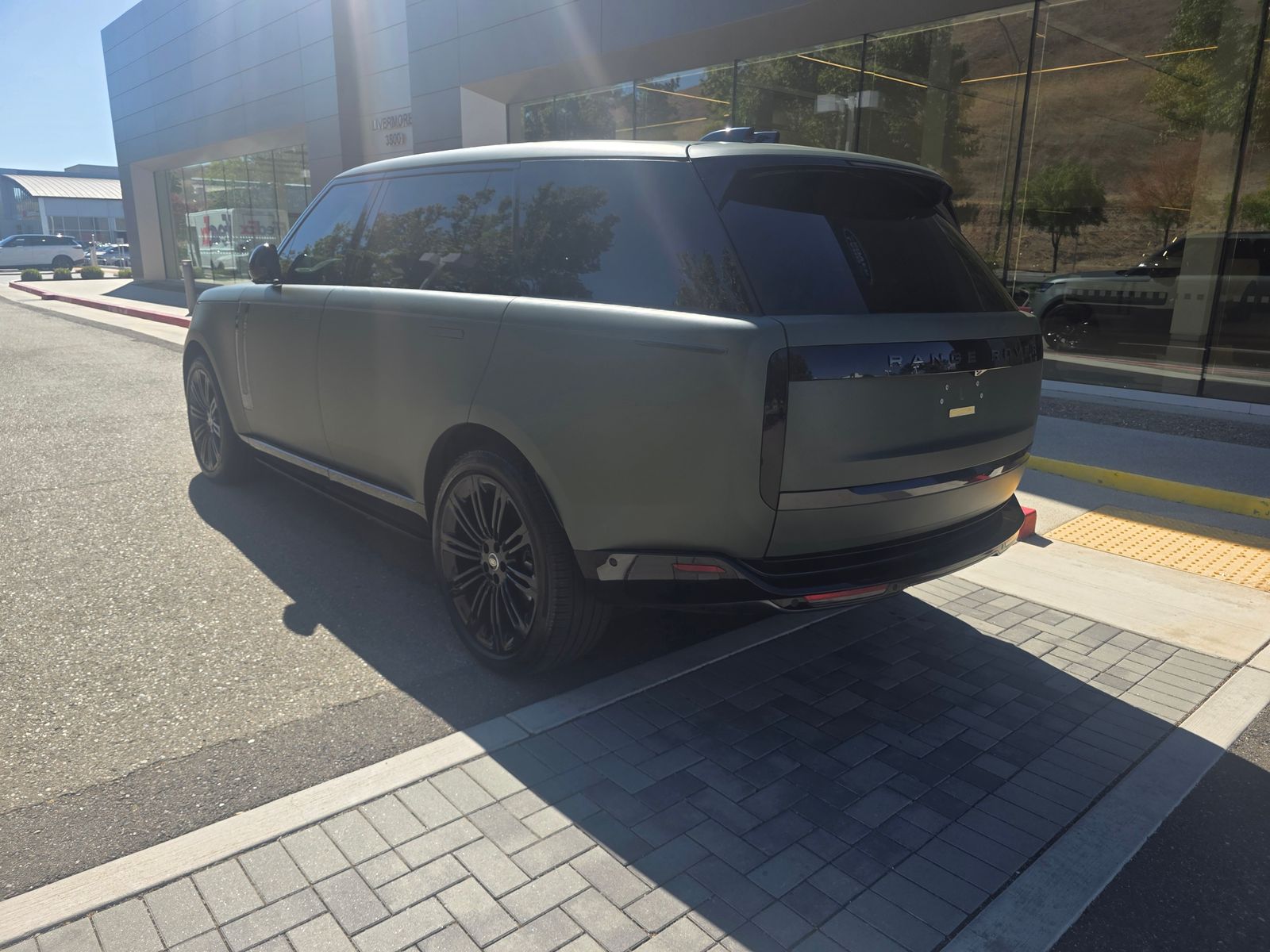 2025 Land Rover Range Rover SE — full photo 4 of 5