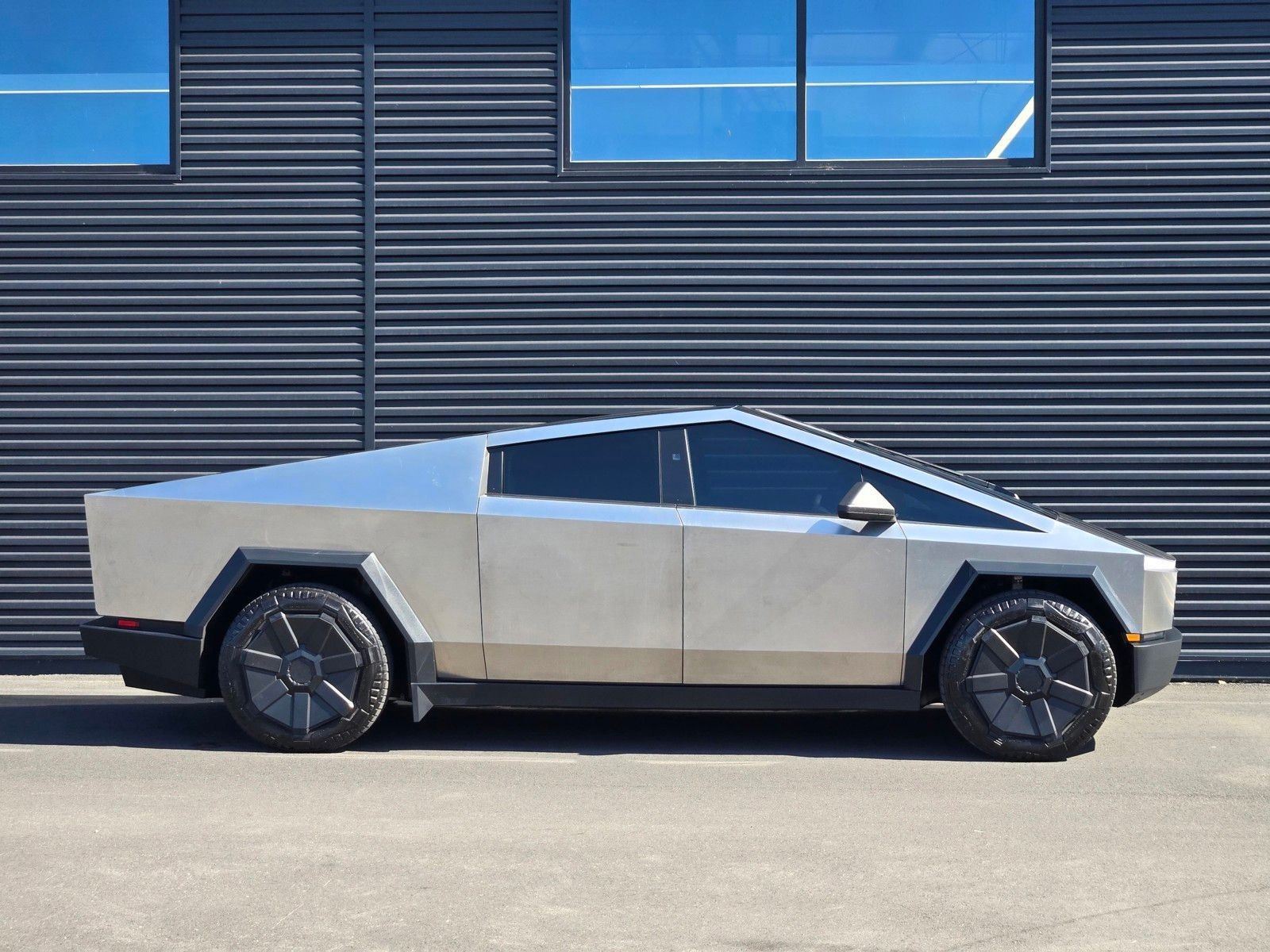 2024 Tesla Cybertruck Cyberbeast — foto completa 7 de 45