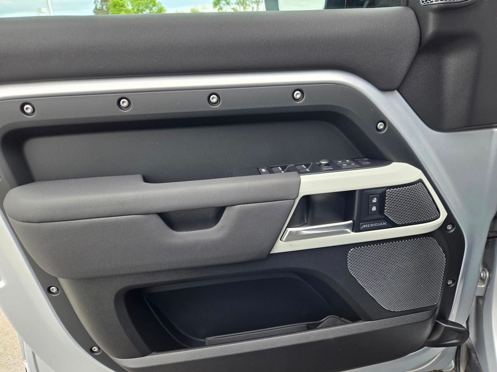 2020 Land Rover Defender 110 SE — foto completa 17 de 45