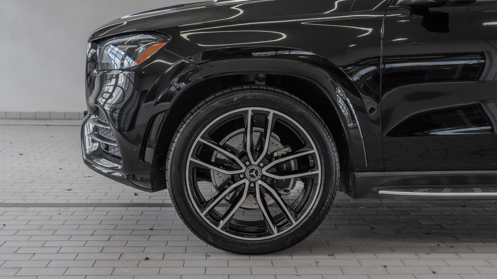 2023 Mercedes-Benz GLS GLS 580 — full photo 4 of 35