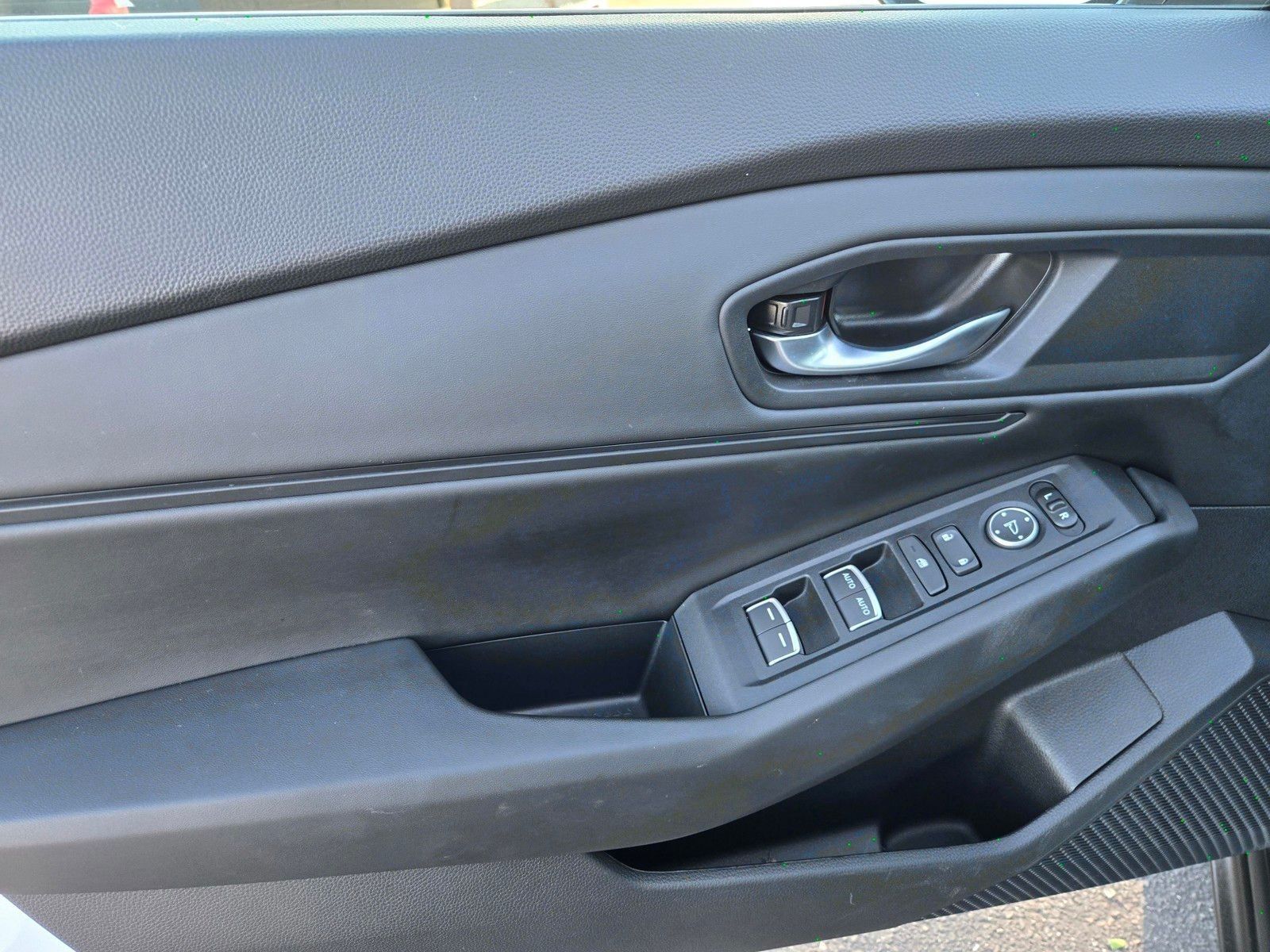 2025 Honda Accord SE — foto completa 18 de 28