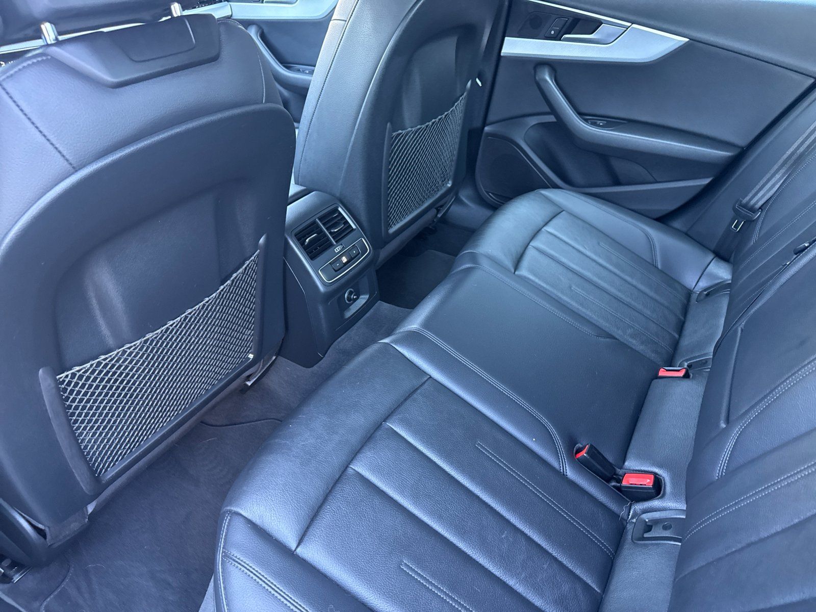2018 Audi A4 2.0T Premium — foto completa 11 de 26