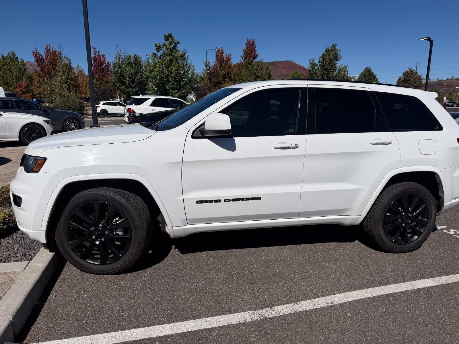 2017 Jeep Grand Cherokee Altitude — foto 1 de 5