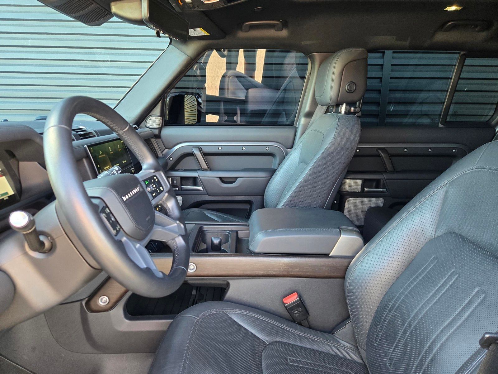 2024 Land Rover Defender 130 X — foto completa 26 de 45