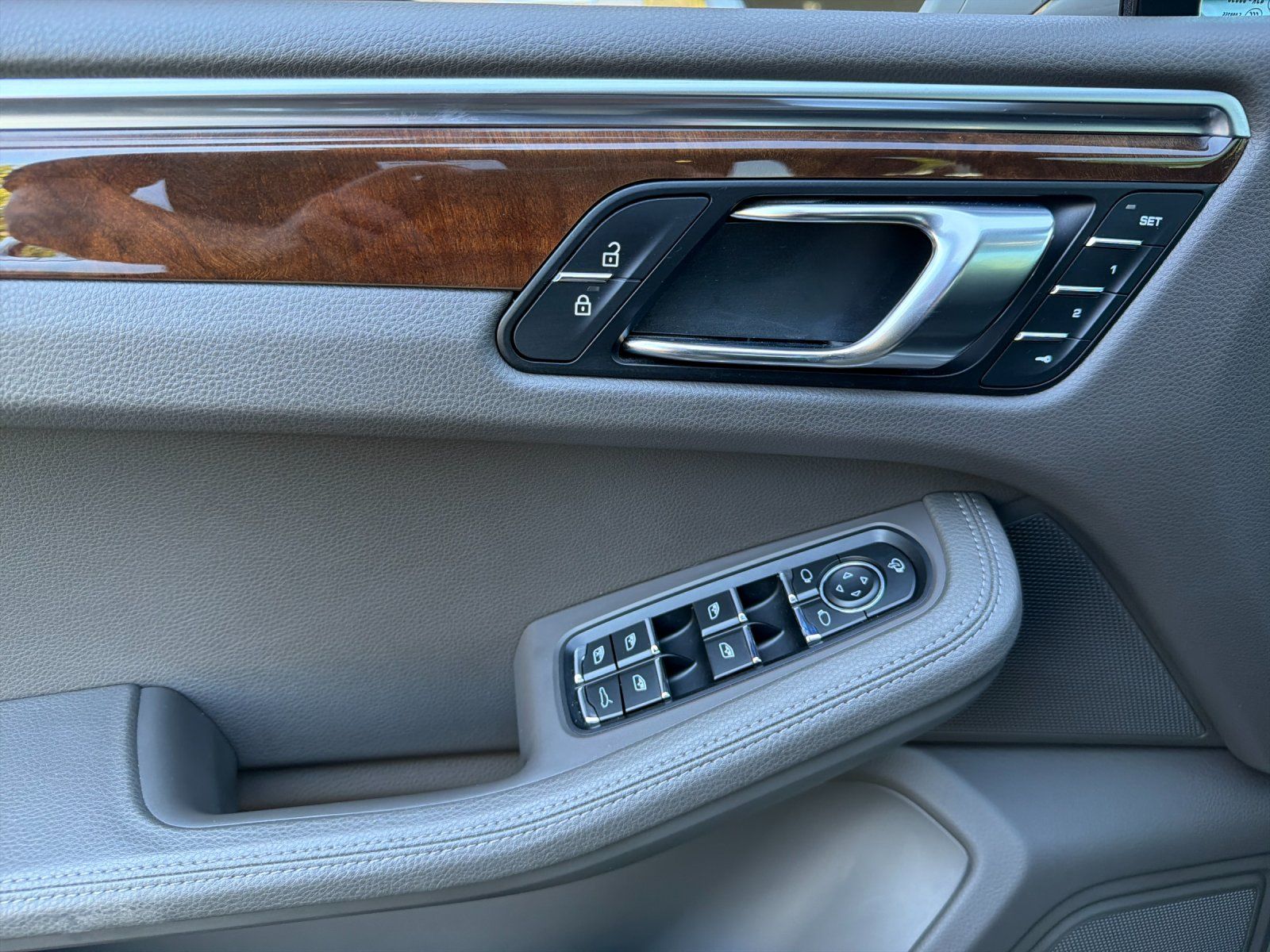 2023 Porsche Macan S — full photo 12 of 28