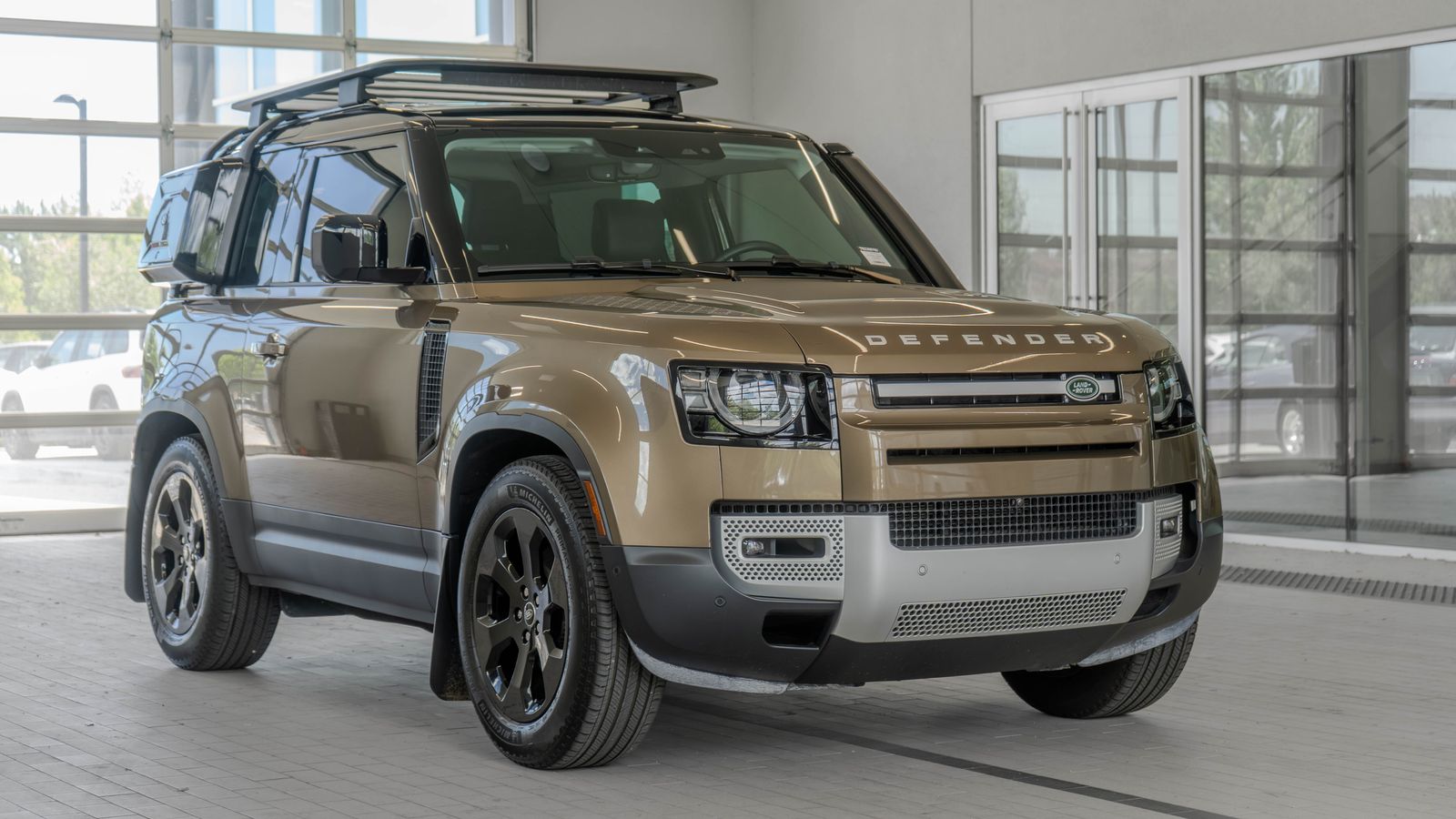 2025 Land Rover Defender 90 S — foto completa 21 de 33