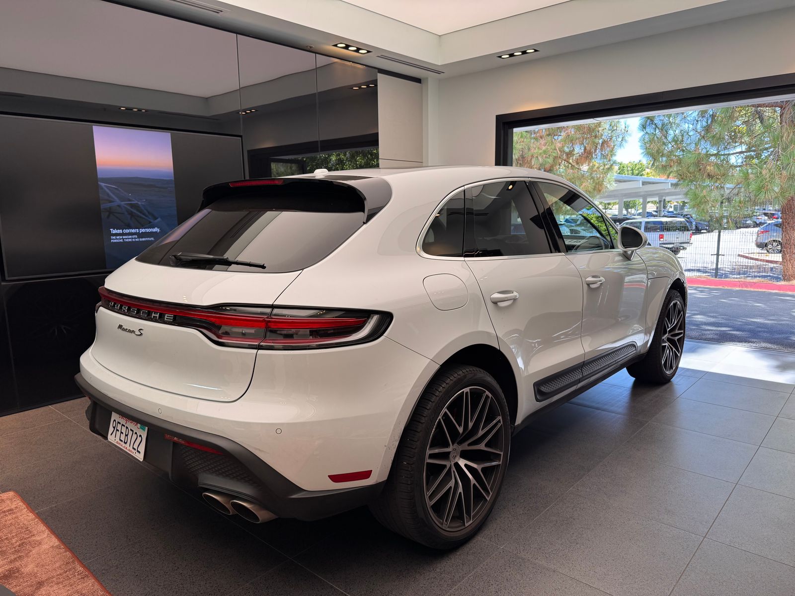 2023 Porsche Macan S — full photo 4 of 10