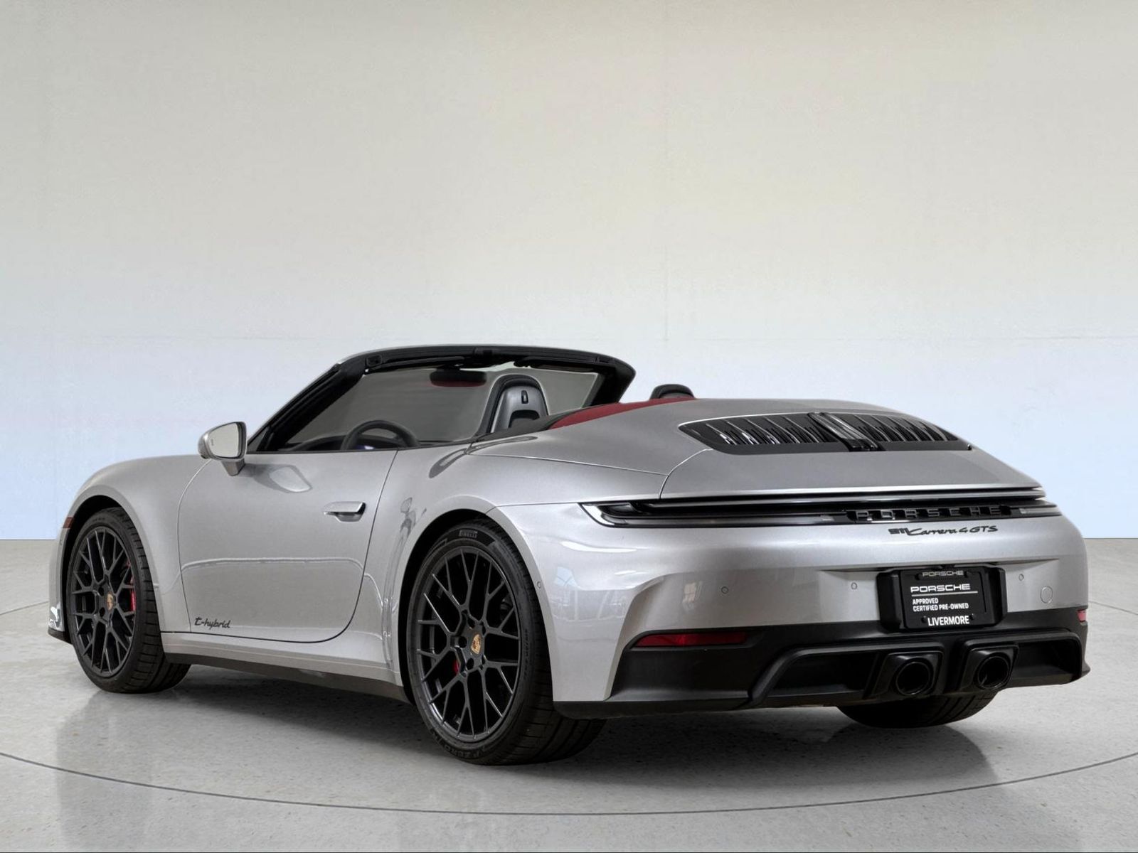 2025 Porsche 911 Carrera 4 GTS — full photo 3 of 29
