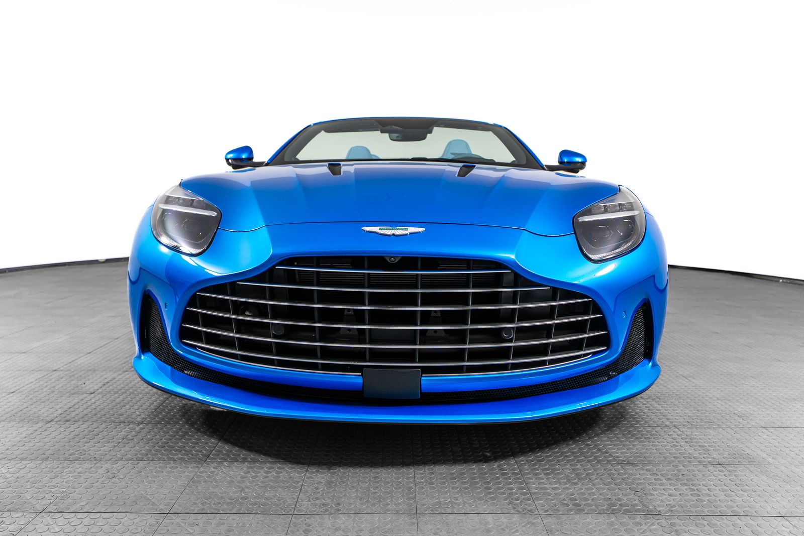 2024 Aston Martin DB12 Volante — foto completa 49 de 55