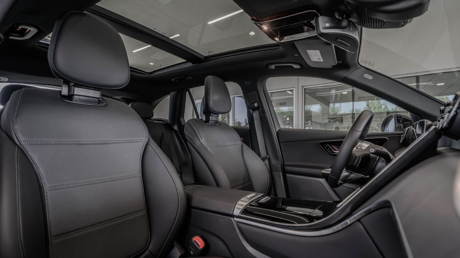 2026 Mercedes-Benz GLC GLC 300 — foto completa 32 de 35