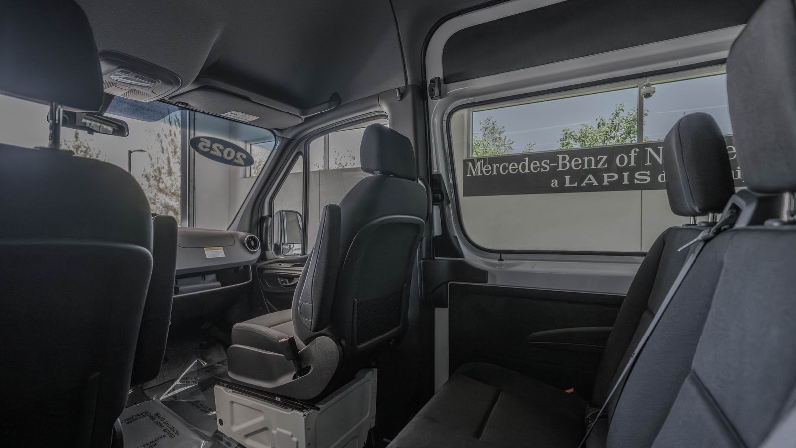 2025 Mercedes-Benz Sprinter 2500 Passenger 170 WB — full photo 28 of 35