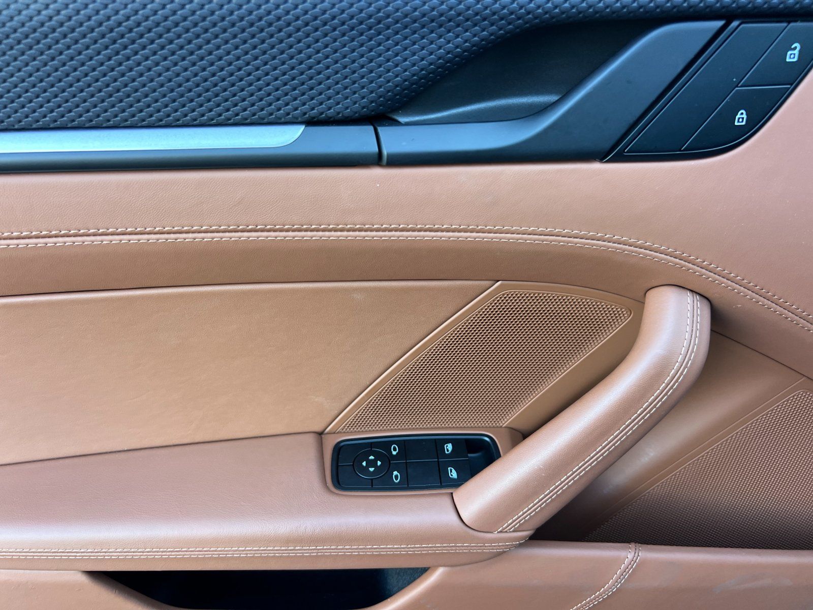 2023 Porsche 911 GT3 — full photo 13 of 29