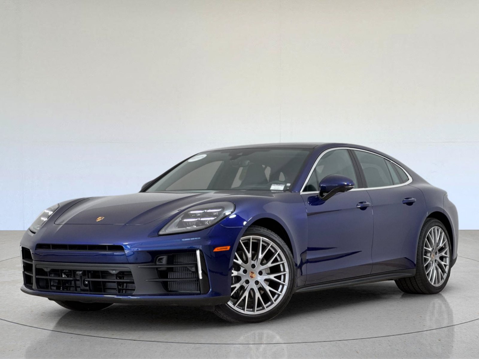 2025 Porsche Panamera 4 — full photo 1 of 28