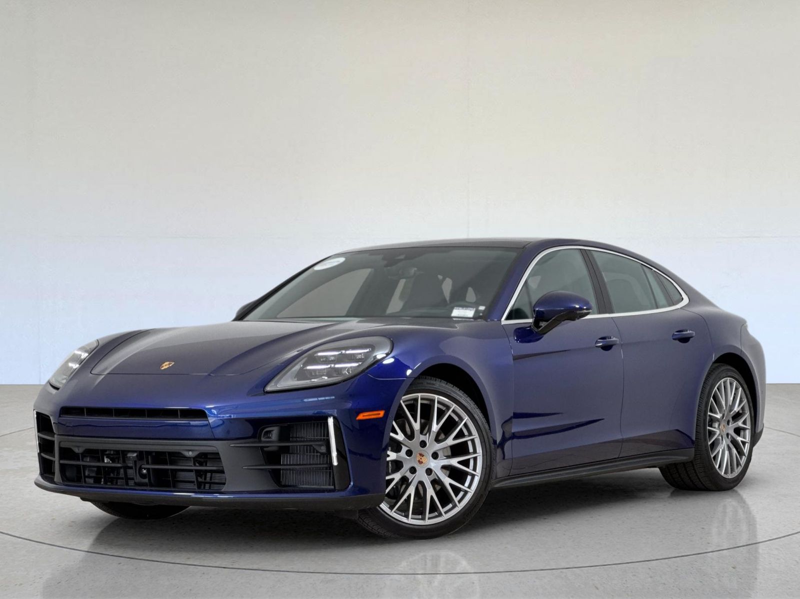 2025 Porsche Panamera 4 — full photo 1 of 29