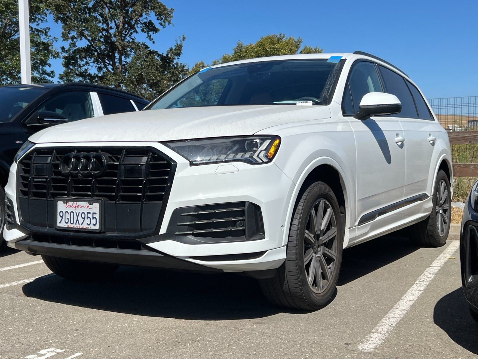 2023 Audi Q7 45 Premium Plus — full photo 2 of 3