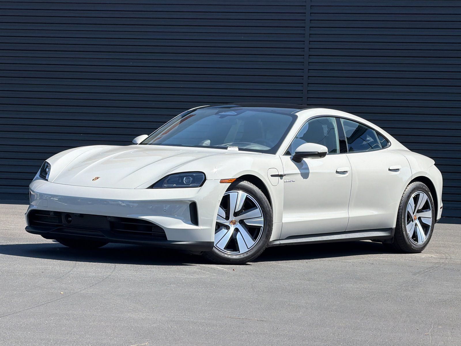2026 Porsche Taycan Base — foto completa 1 de 28