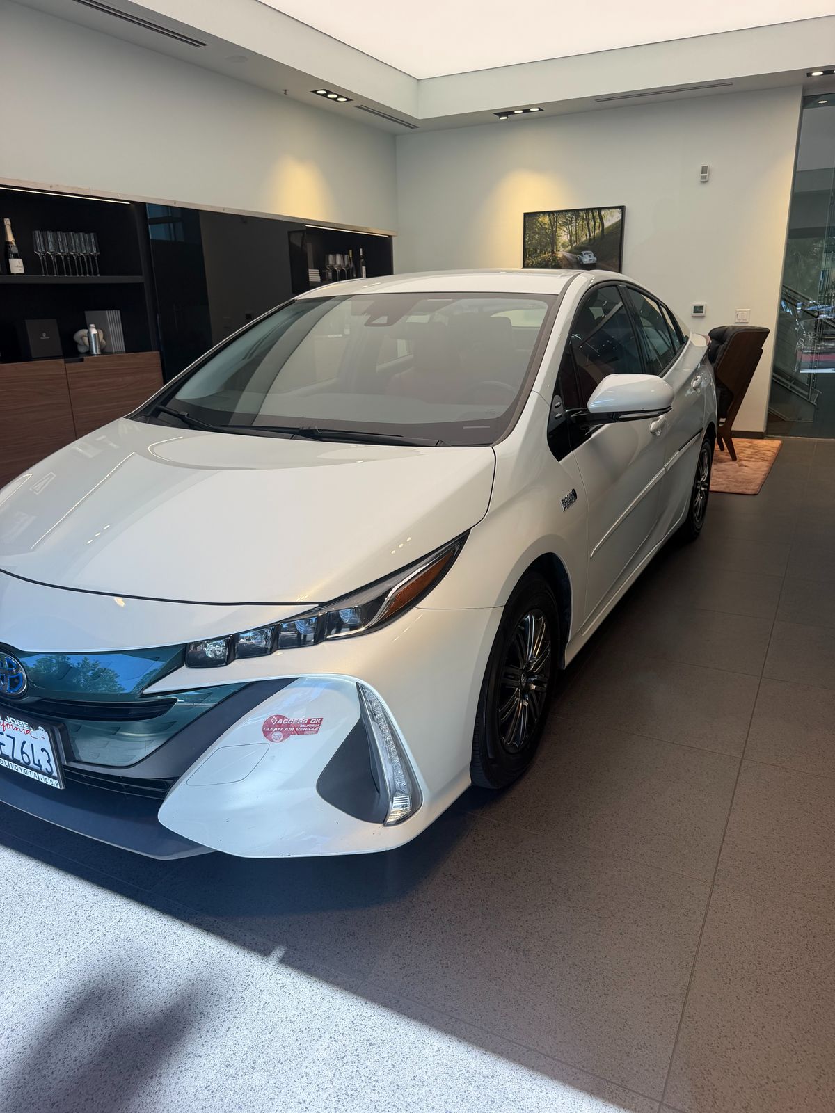 2017 Toyota Prius Prime Premium — full photo 2 of 8