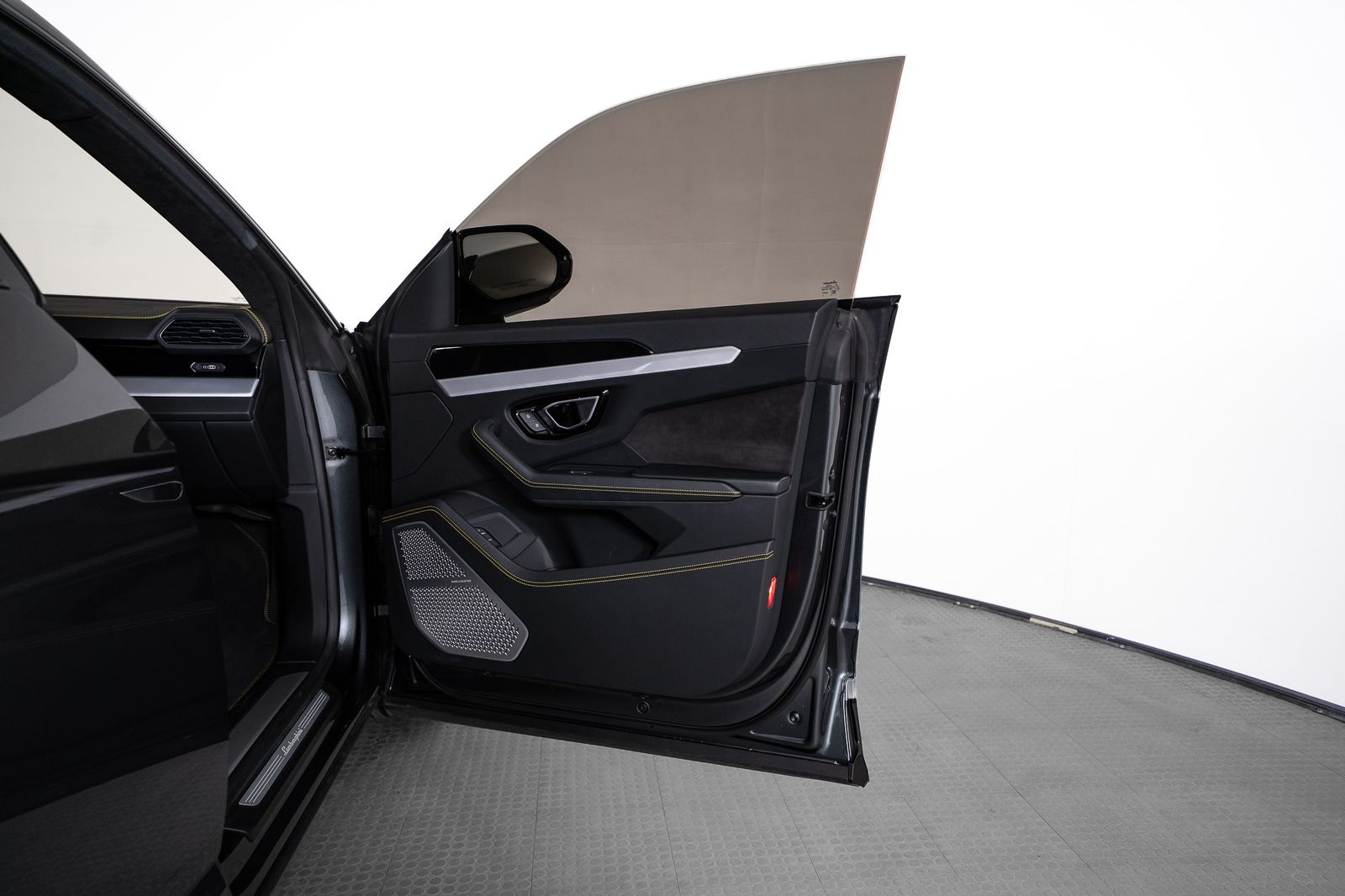 2020 Lamborghini Urus — foto completa 27 de 53