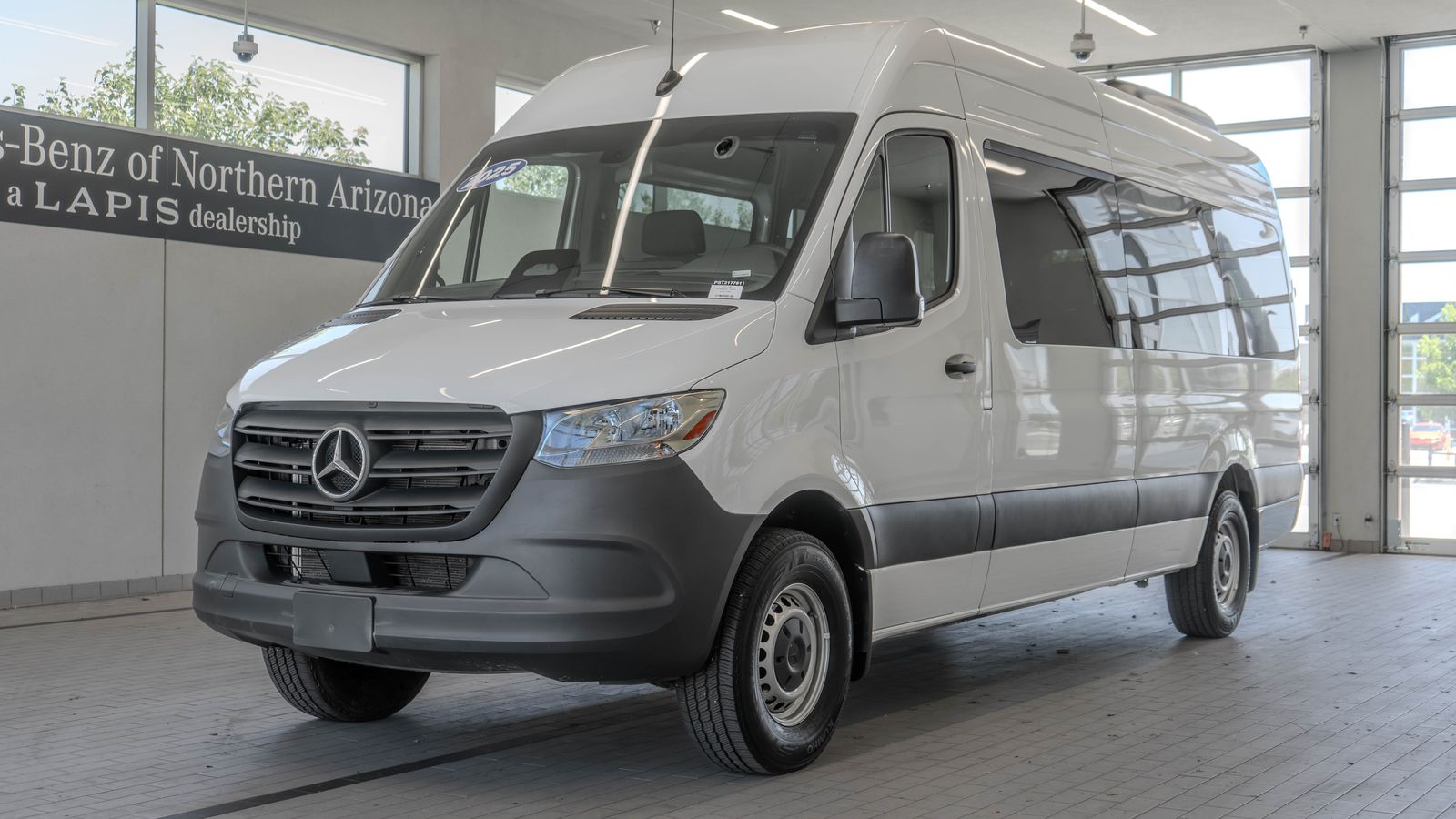 2025 Mercedes-Benz Sprinter 2500 Passenger 170 WB — foto completa 24 de 35