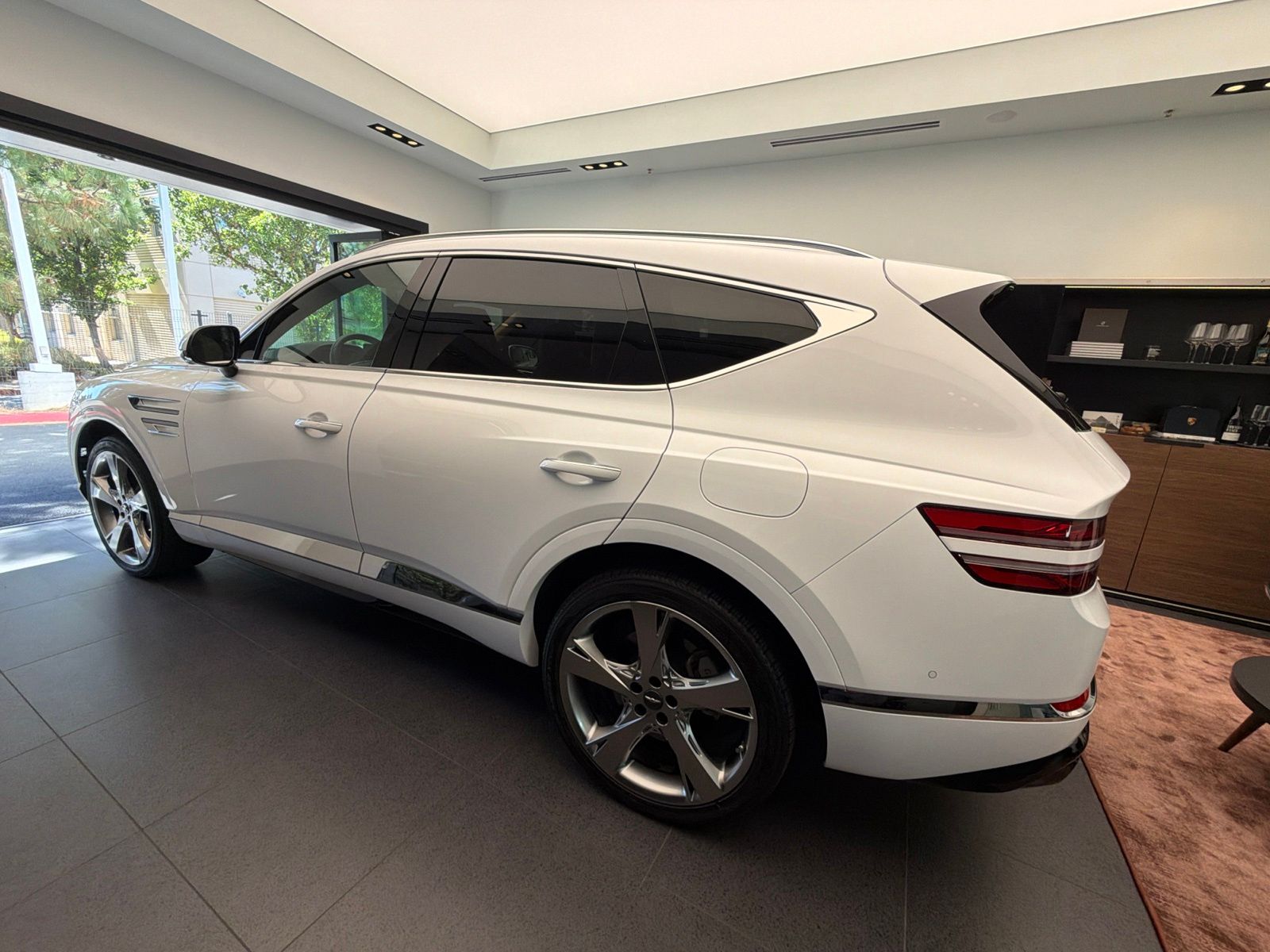 2024 Genesis GV80 2.5T — full photo 7 of 10