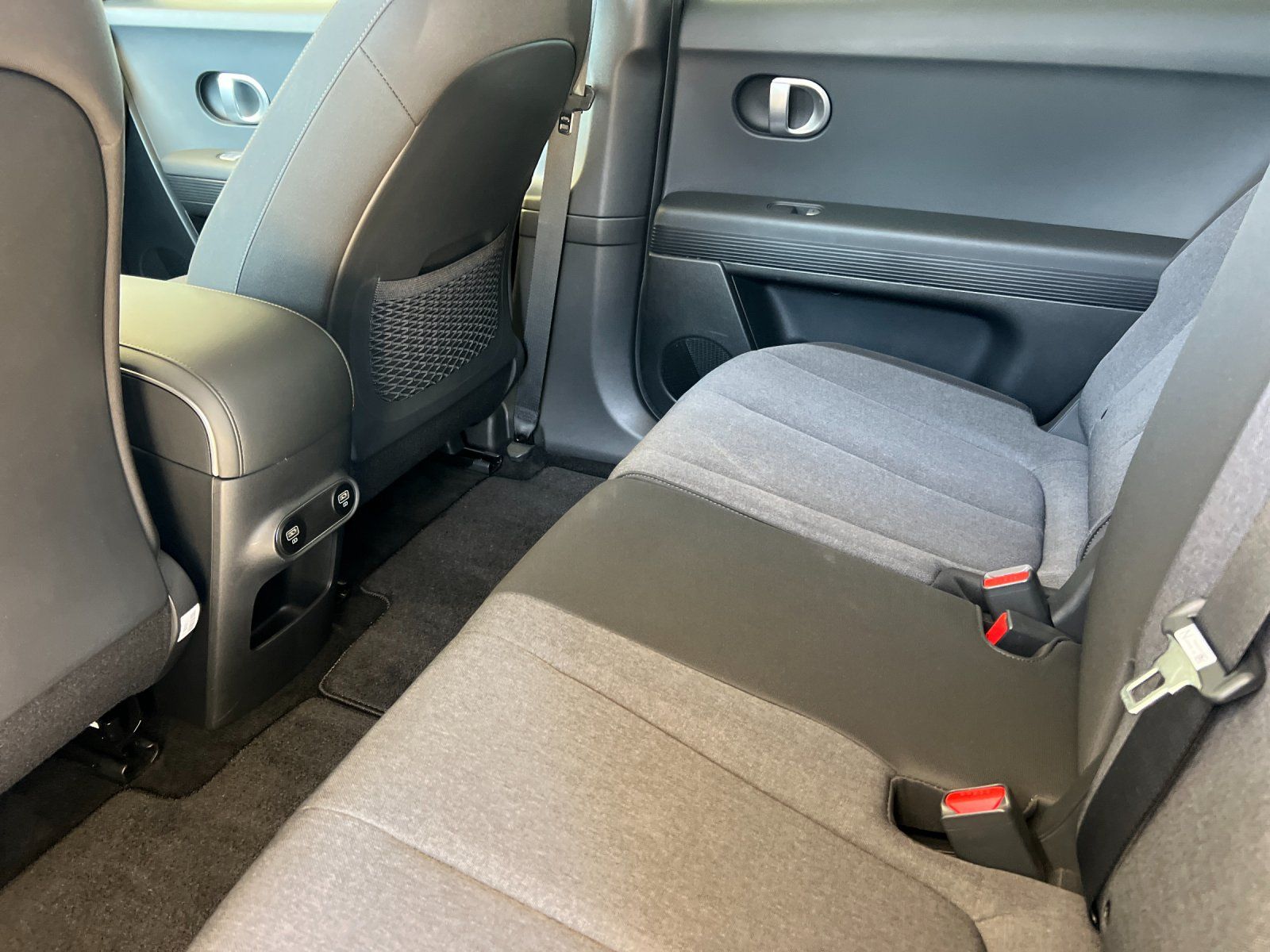 2024 Hyundai IONIQ 5 SE — foto completa 12 de 29