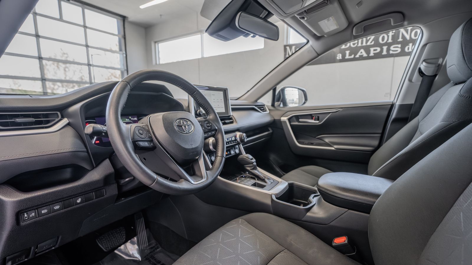 2024 Toyota RAV4 XLE — full photo 6 of 34