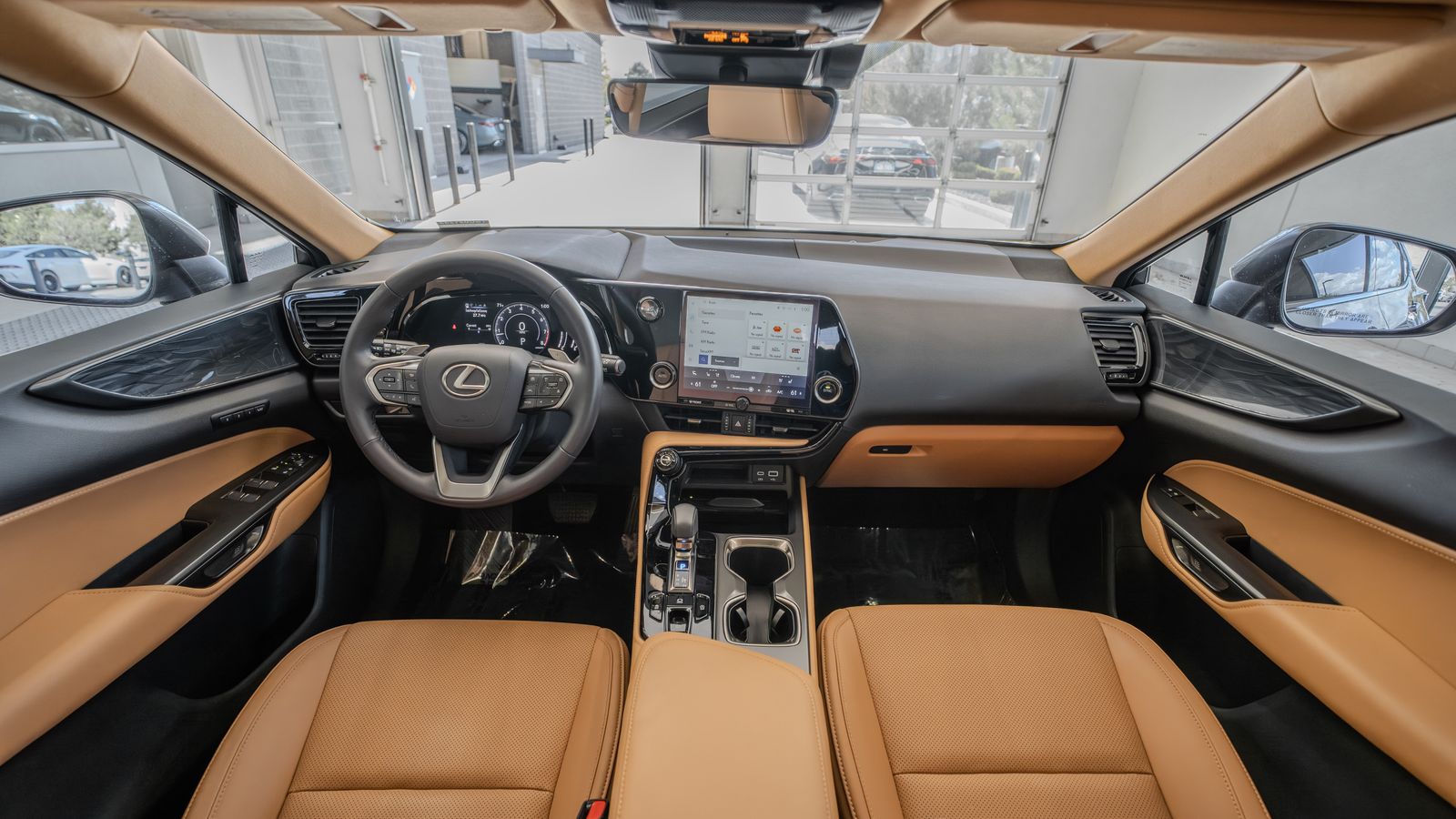 2025 Lexus NX 250 Premium — foto completa 7 de 33
