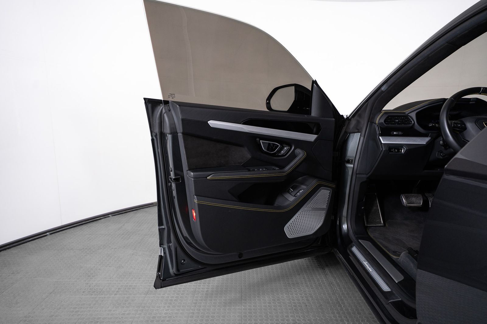 2020 Lamborghini Urus — foto completa 16 de 53
