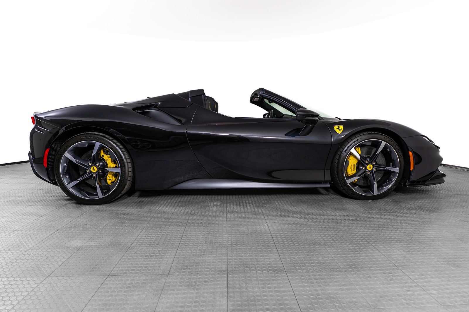 2023 Ferrari SF90 Spider — foto completa 6 de 53