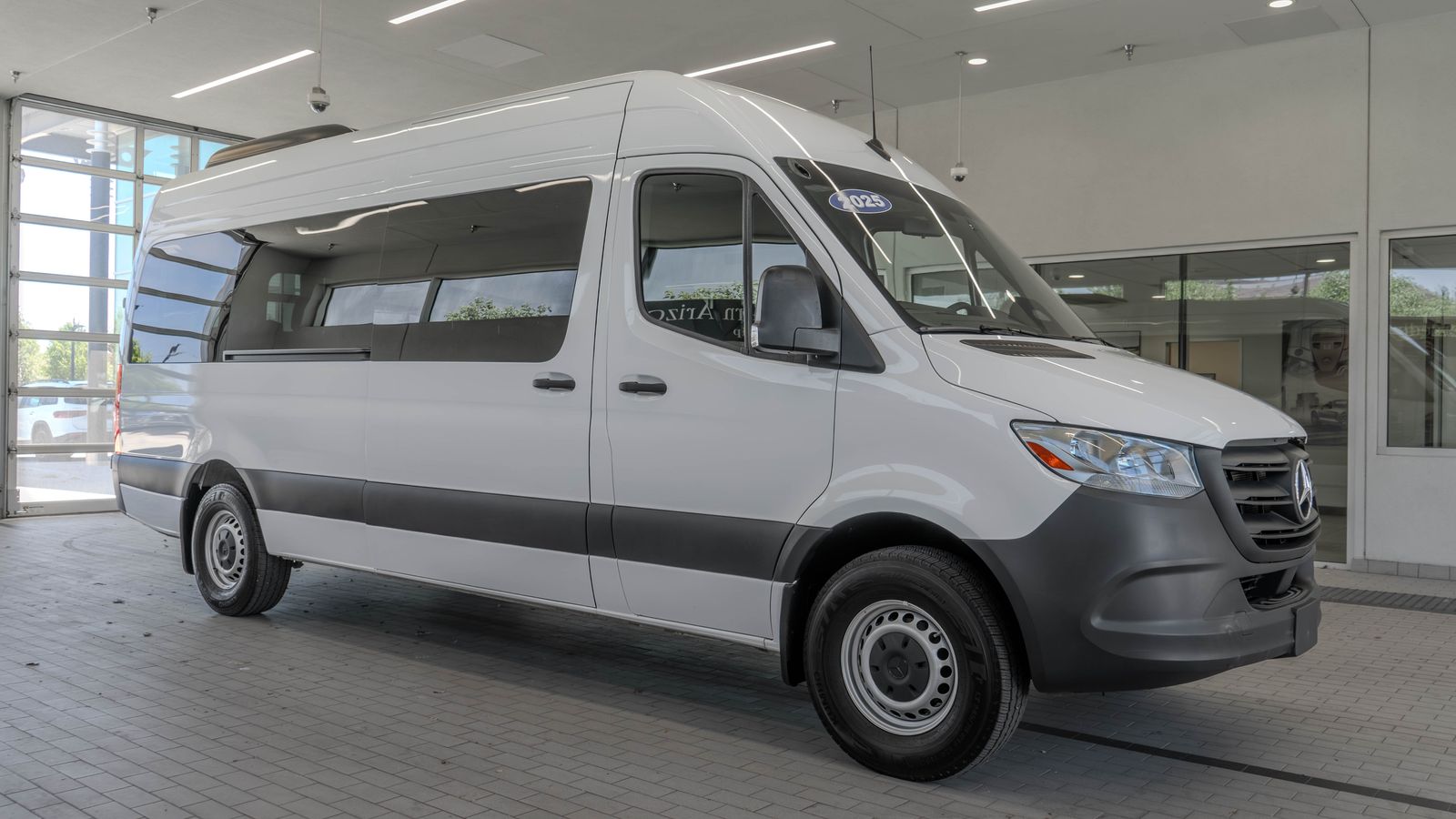 2025 Mercedes-Benz Sprinter 2500 Passenger 170 WB — foto completa 12 de 35