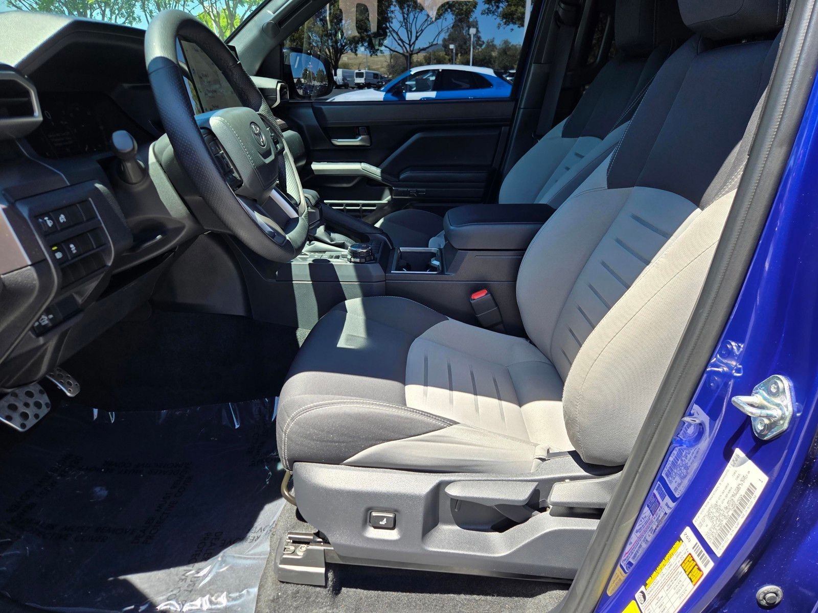 2025 Toyota Tacoma TRD Sport — foto completa 25 de 28