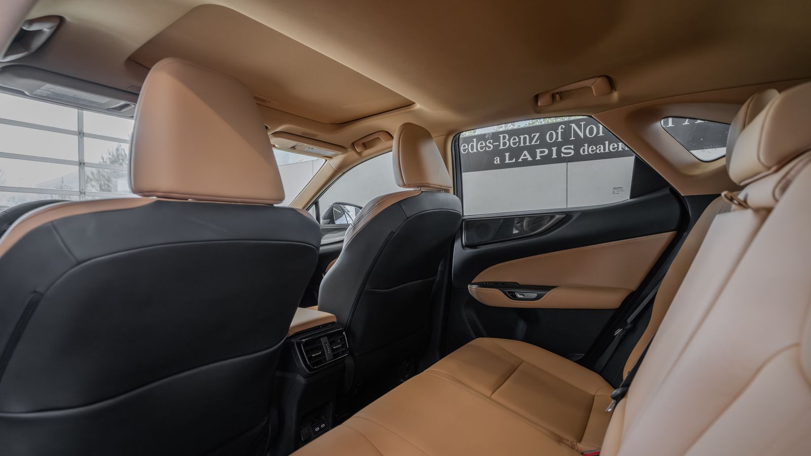 2025 Lexus NX 250 Premium — foto completa 24 de 33