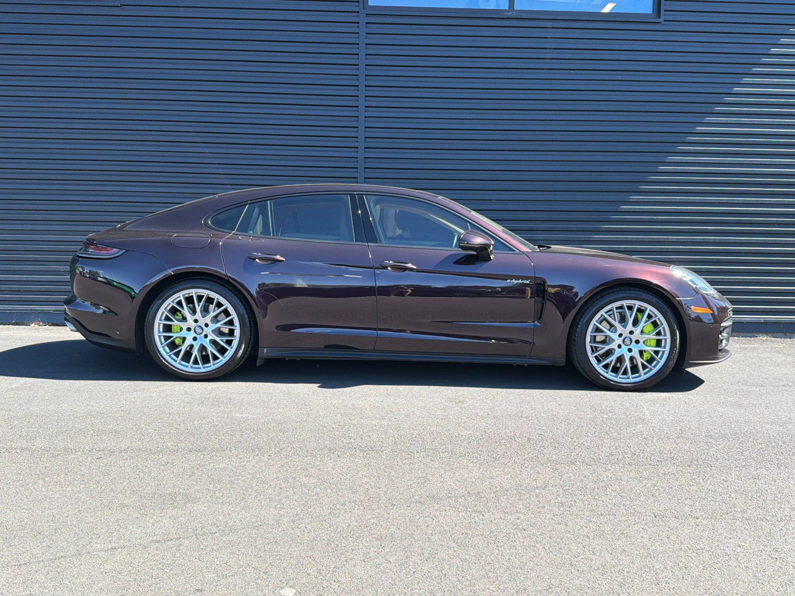 2023 Porsche Panamera E-Hybrid 4 — foto completa 10 de 28