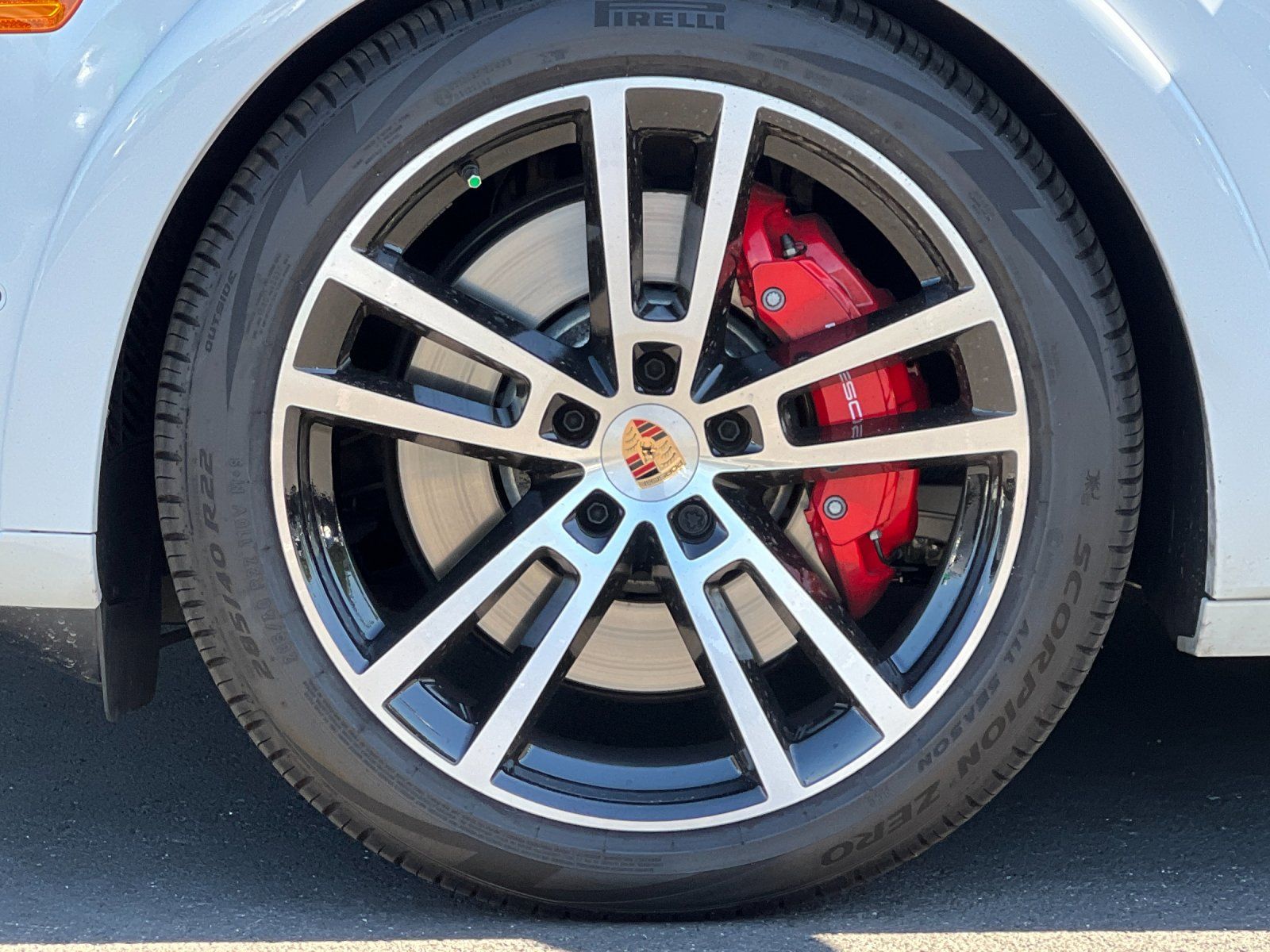 2026 Porsche Cayenne GTS — full photo 27 of 29