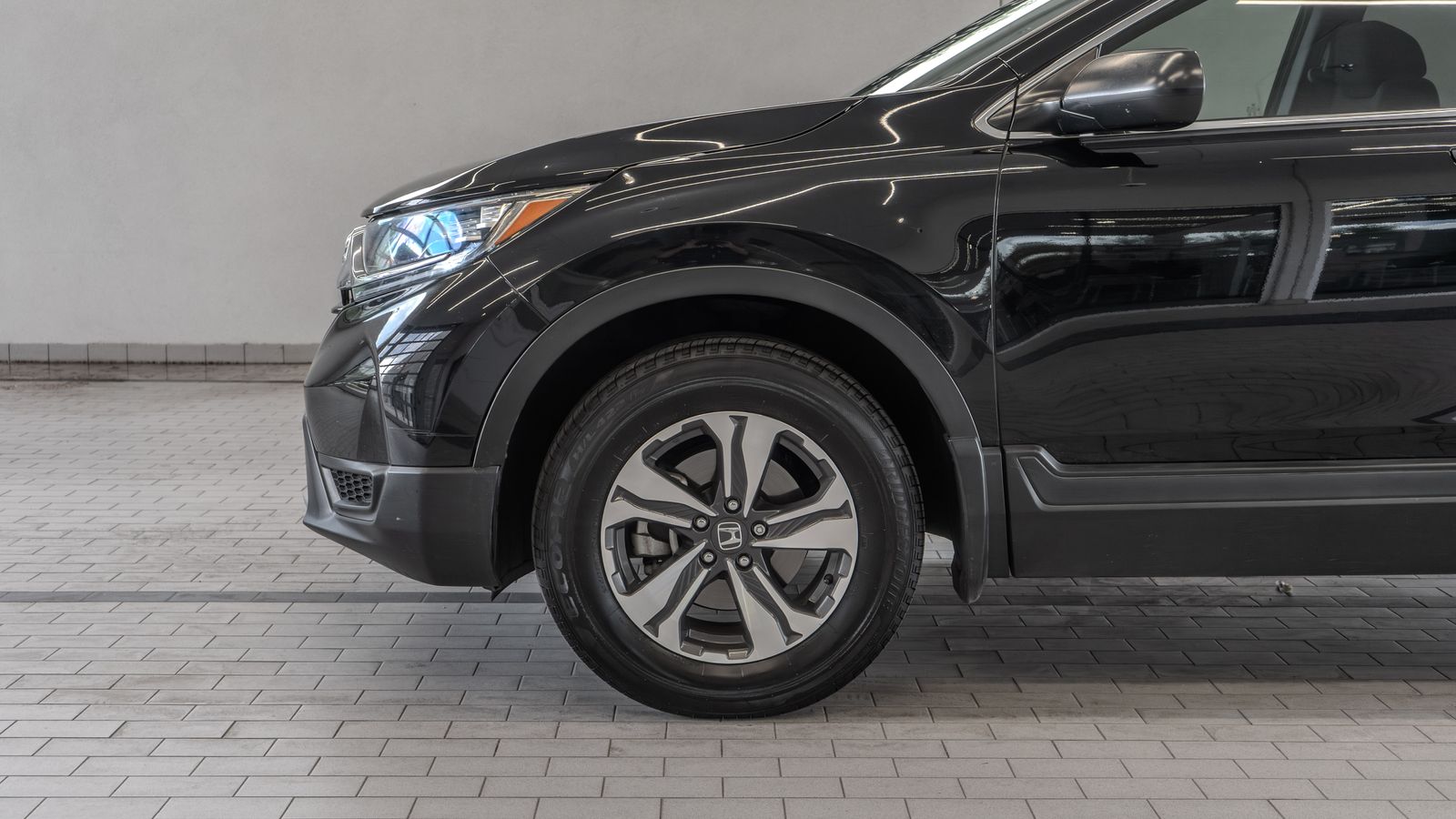2019 Honda CR-V LX — full photo 4 of 33