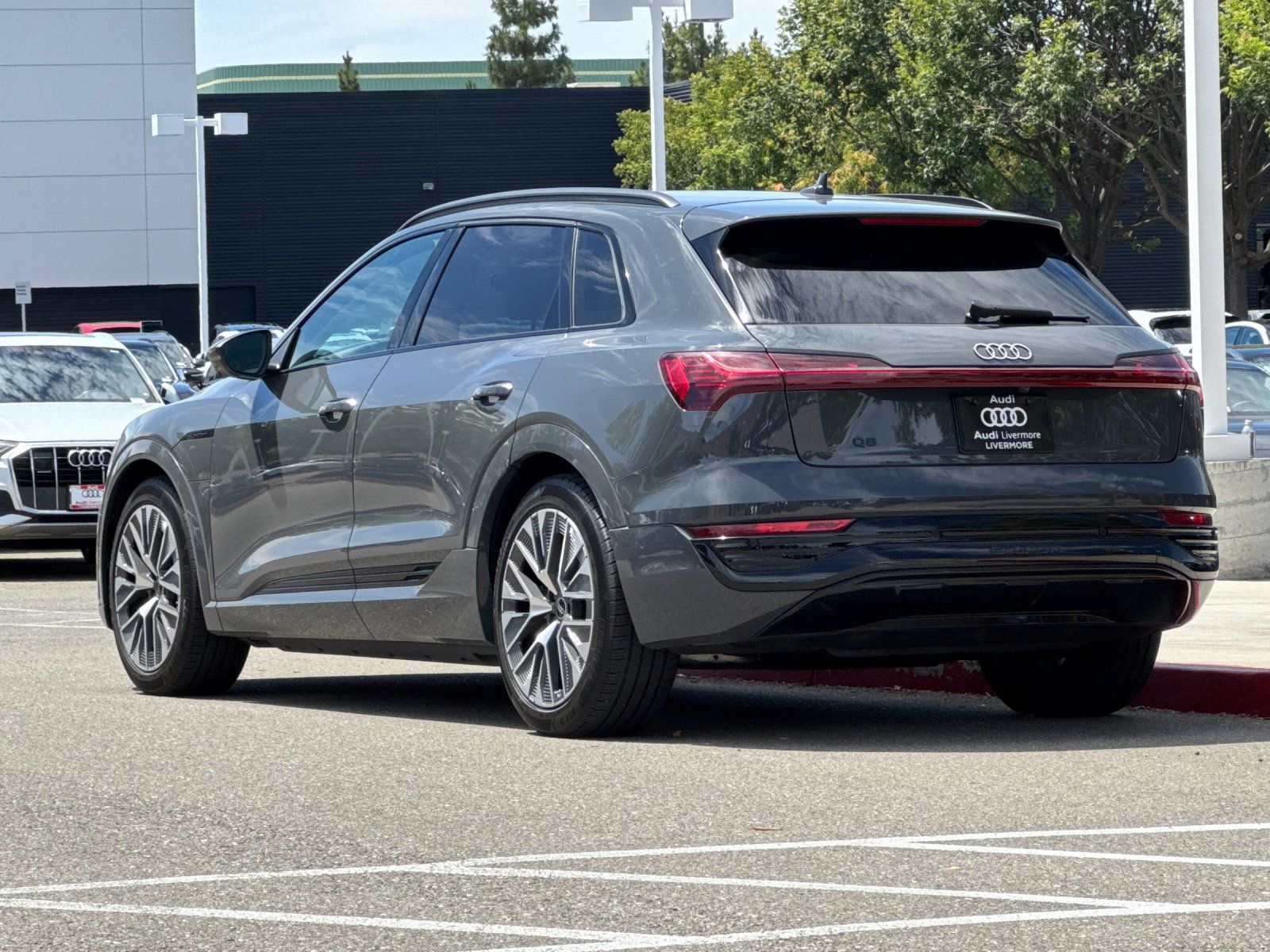 2024 Audi Q8 e-tron Premium Plus — full photo 4 of 29