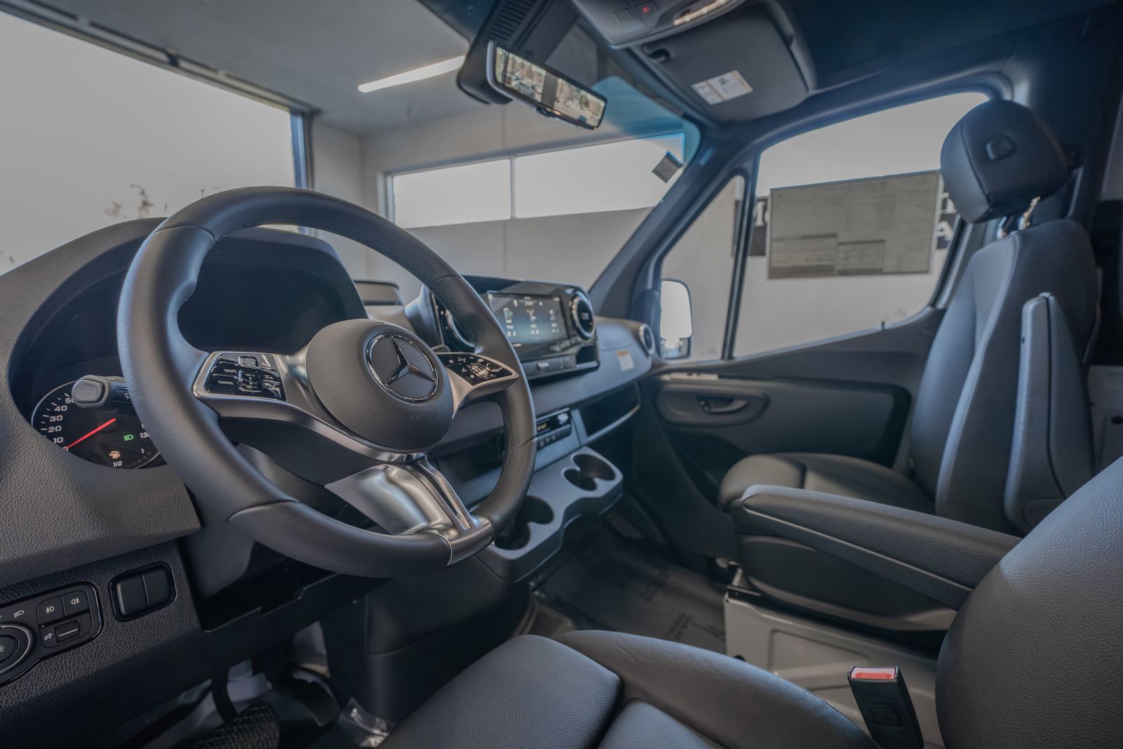2025 Mercedes-Benz Sprinter 2500 Cargo 144 WB — foto completa 6 de 34