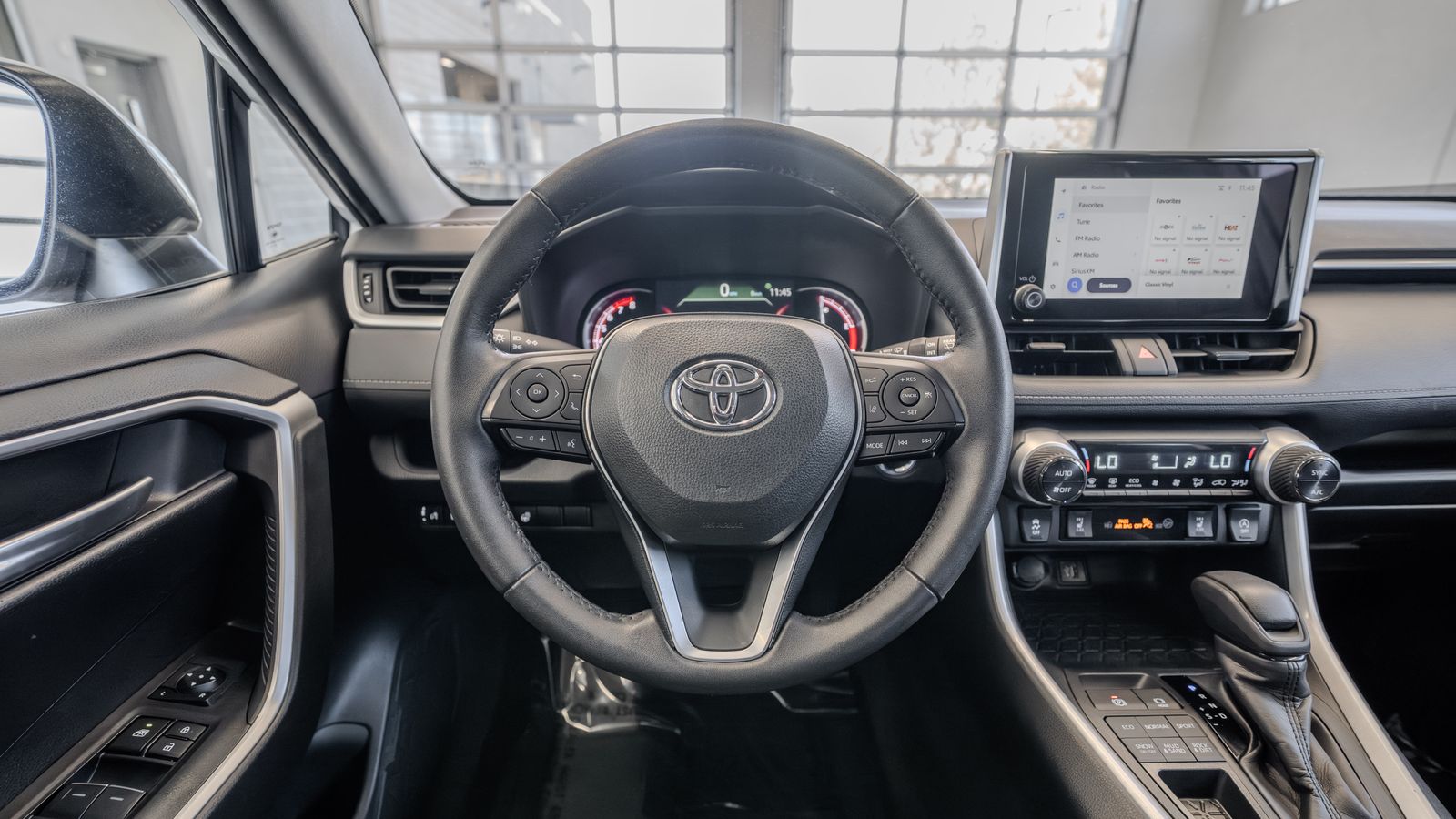 2024 Toyota RAV4 XLE — foto completa 9 de 34