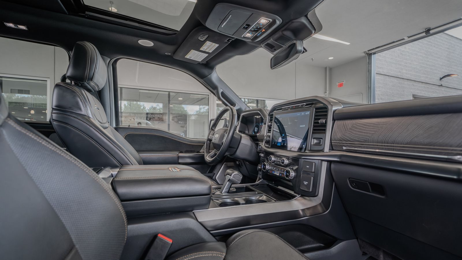 2022 Ford F-150 Platinum — full photo 17 of 33