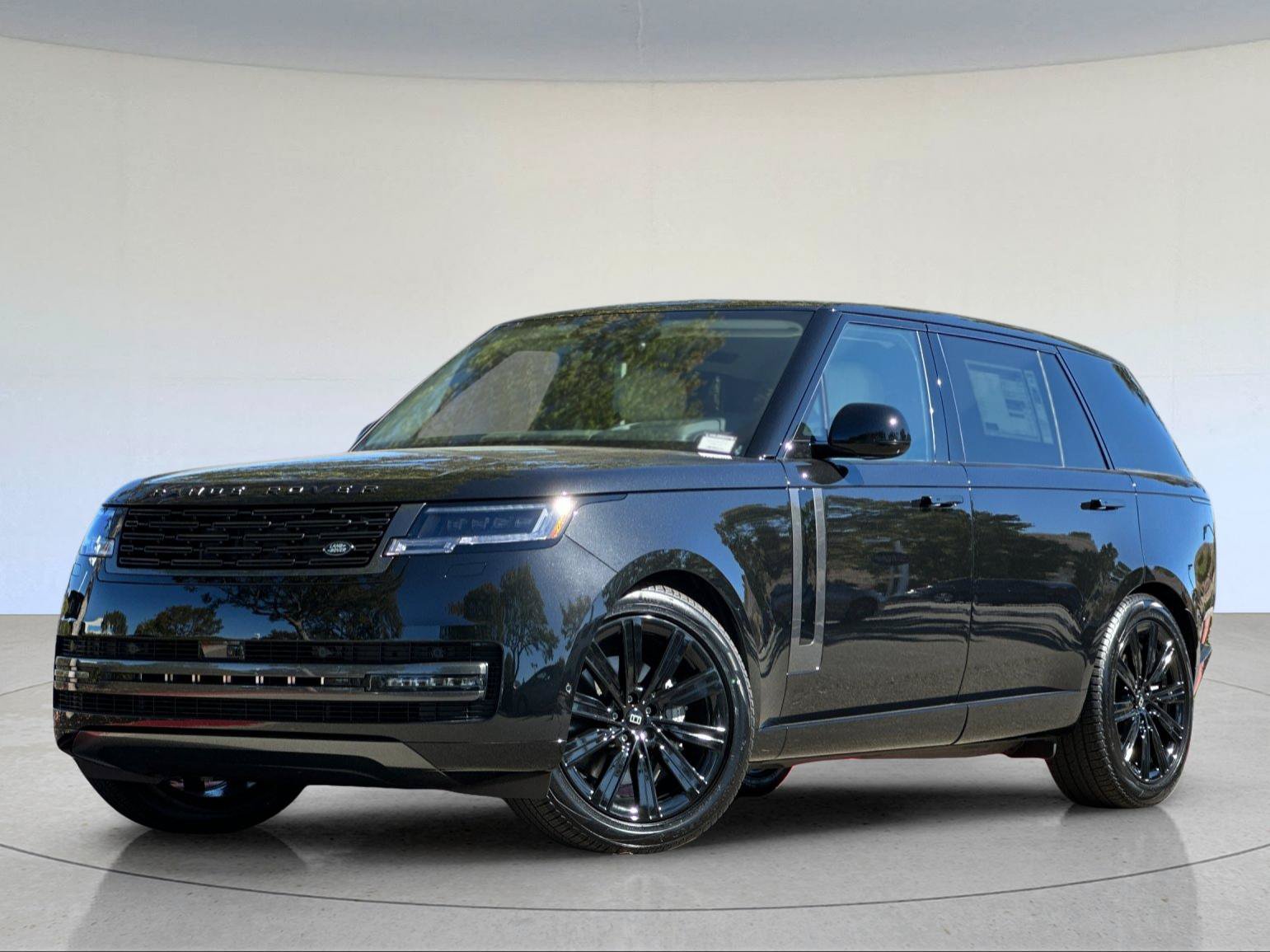 2027 Land Rover Range Rover SE — photo 1 of 28