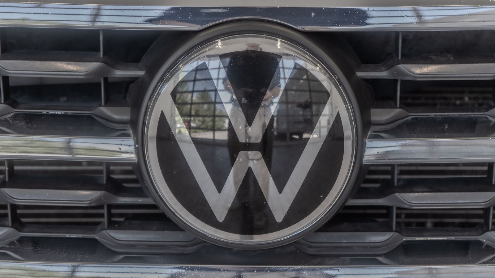 2022 Volkswagen Atlas Cross Sport 3.6L V6 SEL R-Line — full photo 5 of 34