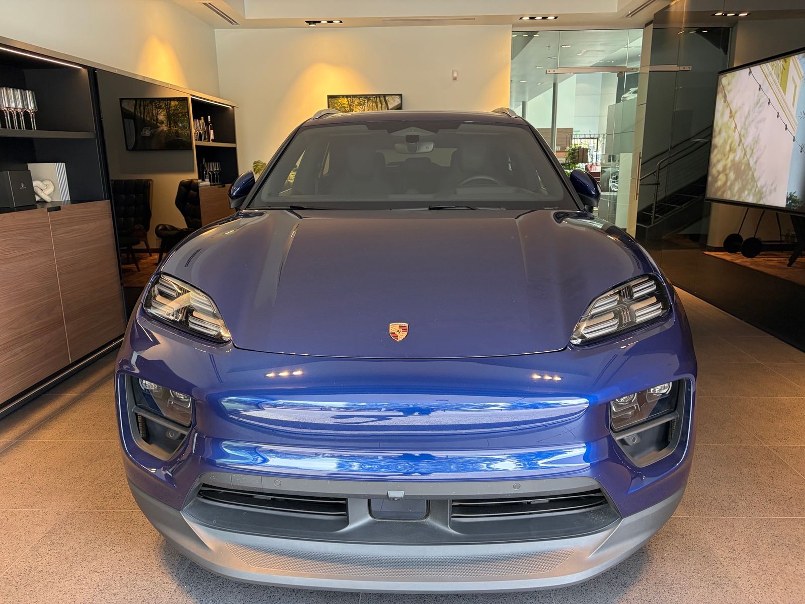 2024 Porsche Macan Electric 4 — foto completa 1 de 10