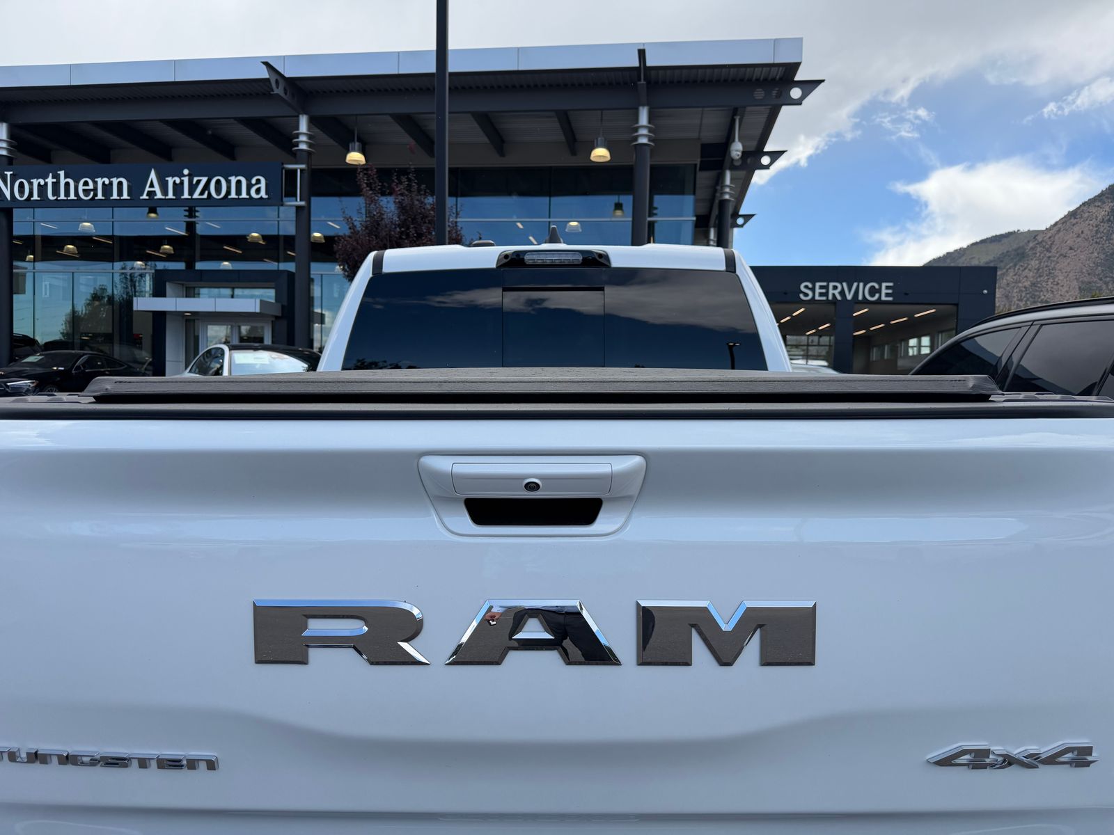 2026 Ram 1500 Tungsten — full photo 3 of 8