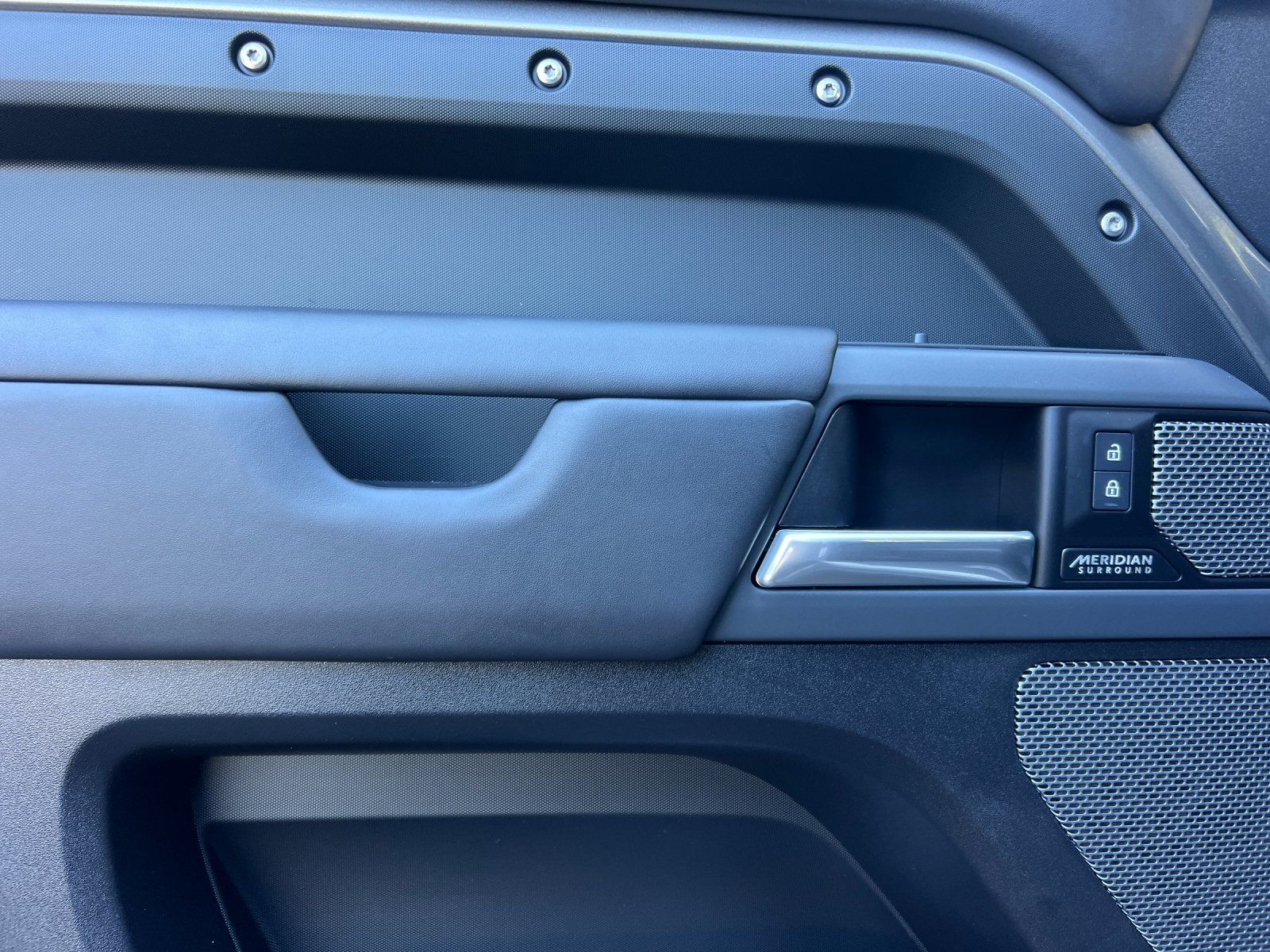 2024 Land Rover Defender 110 X — full photo 10 of 29