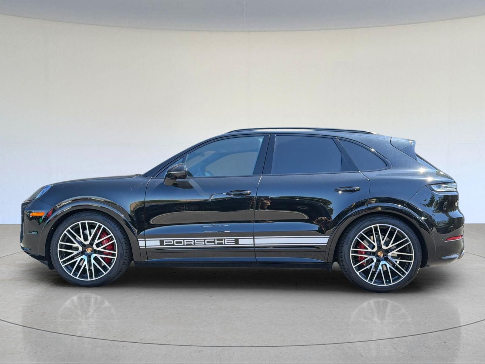 2026 Porsche Cayenne GTS — full photo 3 of 27