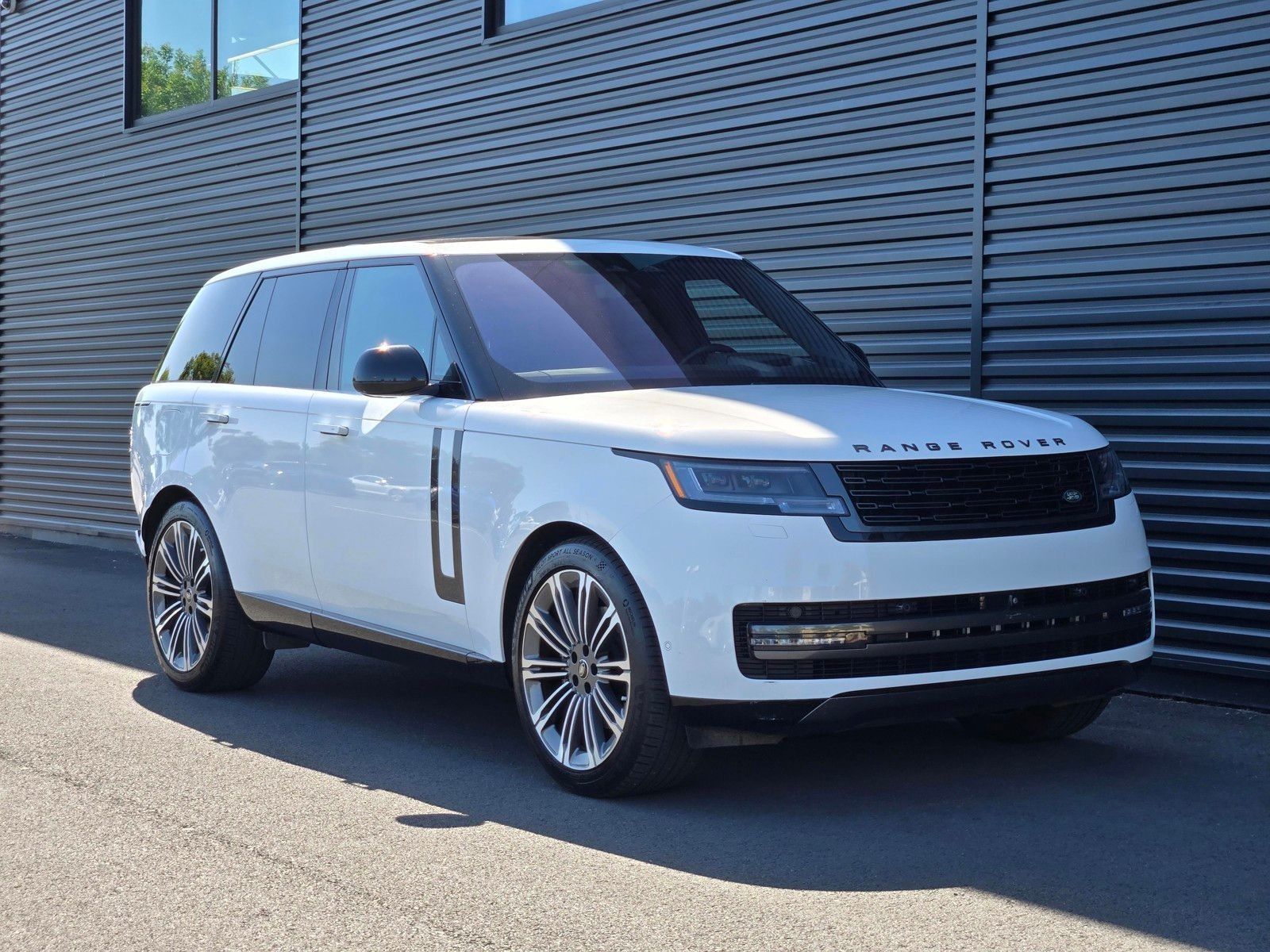 2023 Land Rover Range Rover SE — full photo 8 of 45