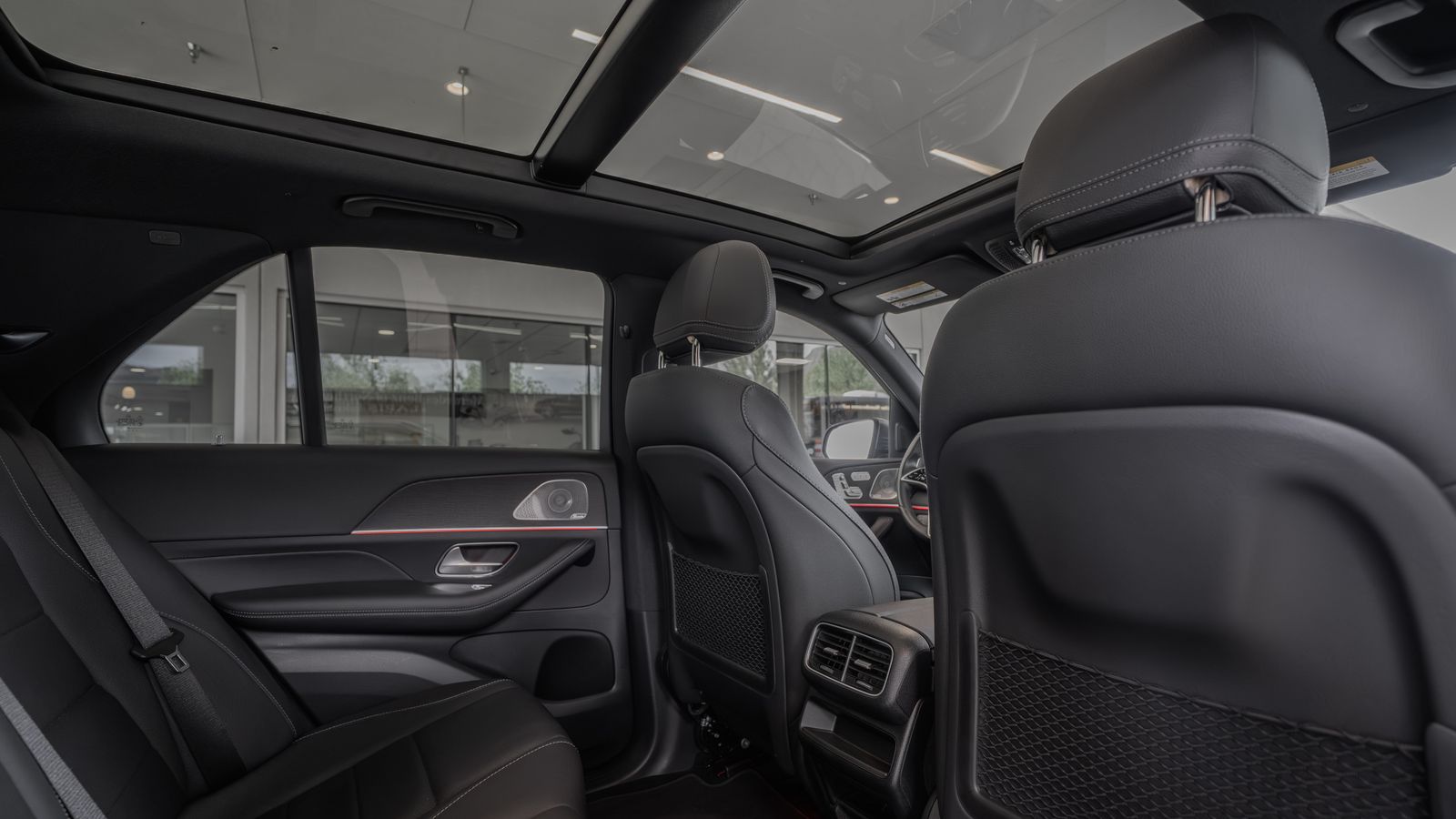 2025 Mercedes-Benz GLE GLE 450e — full photo 28 of 35